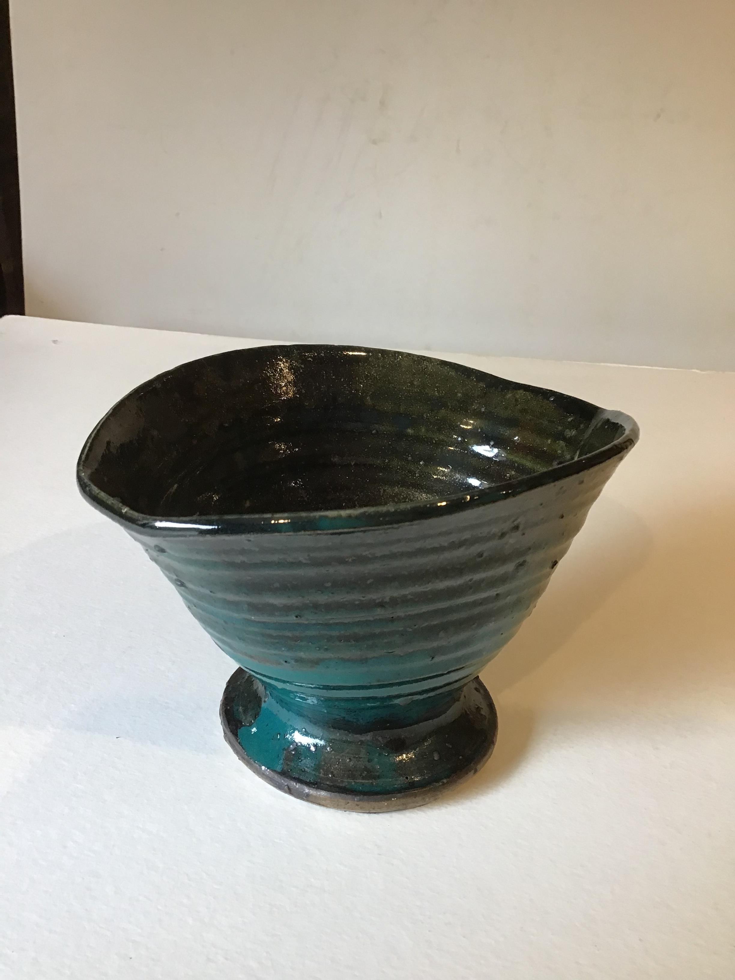 Rosemary Wren (1922-2013) at Oxshott Pottery Bowl squeezed form with green and dark glaze - Image 6 of 17