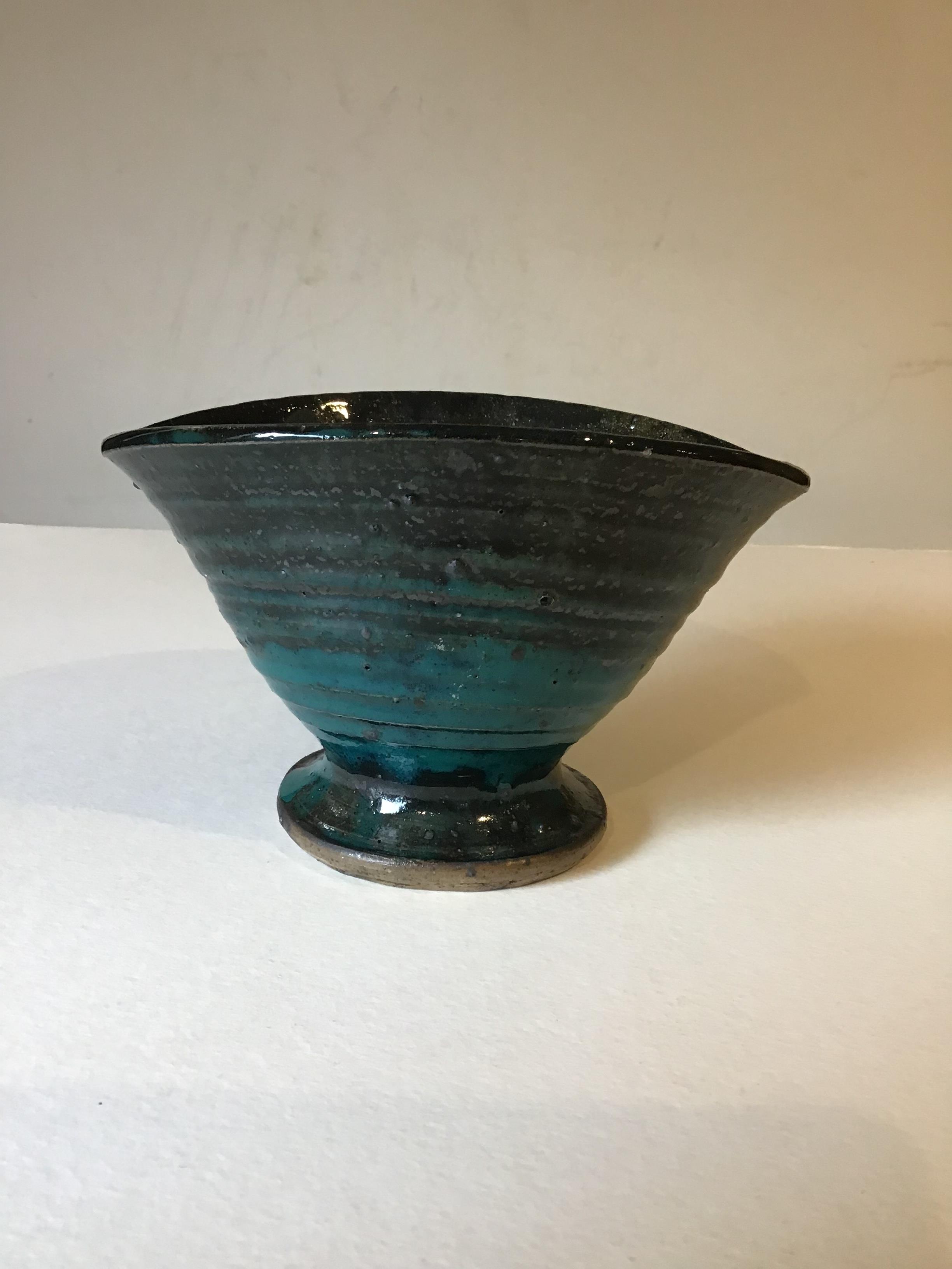 Rosemary Wren (1922-2013) at Oxshott Pottery Bowl squeezed form with green and dark glaze - Image 17 of 17