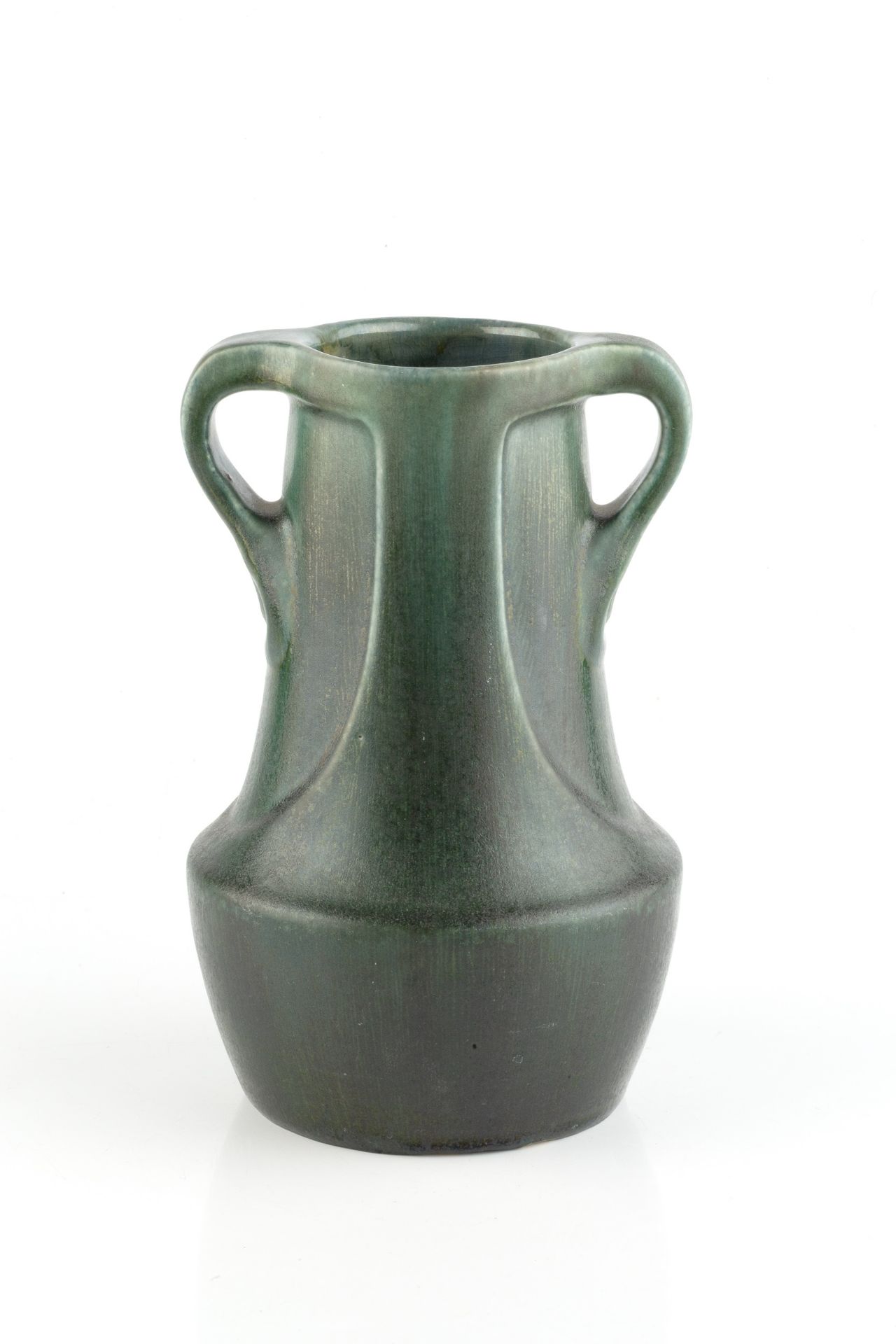 Klaas Mobach (1855-1928) Art pottery vase with twin-handles and green glaze 20cm high. - Bild 2 aus 3