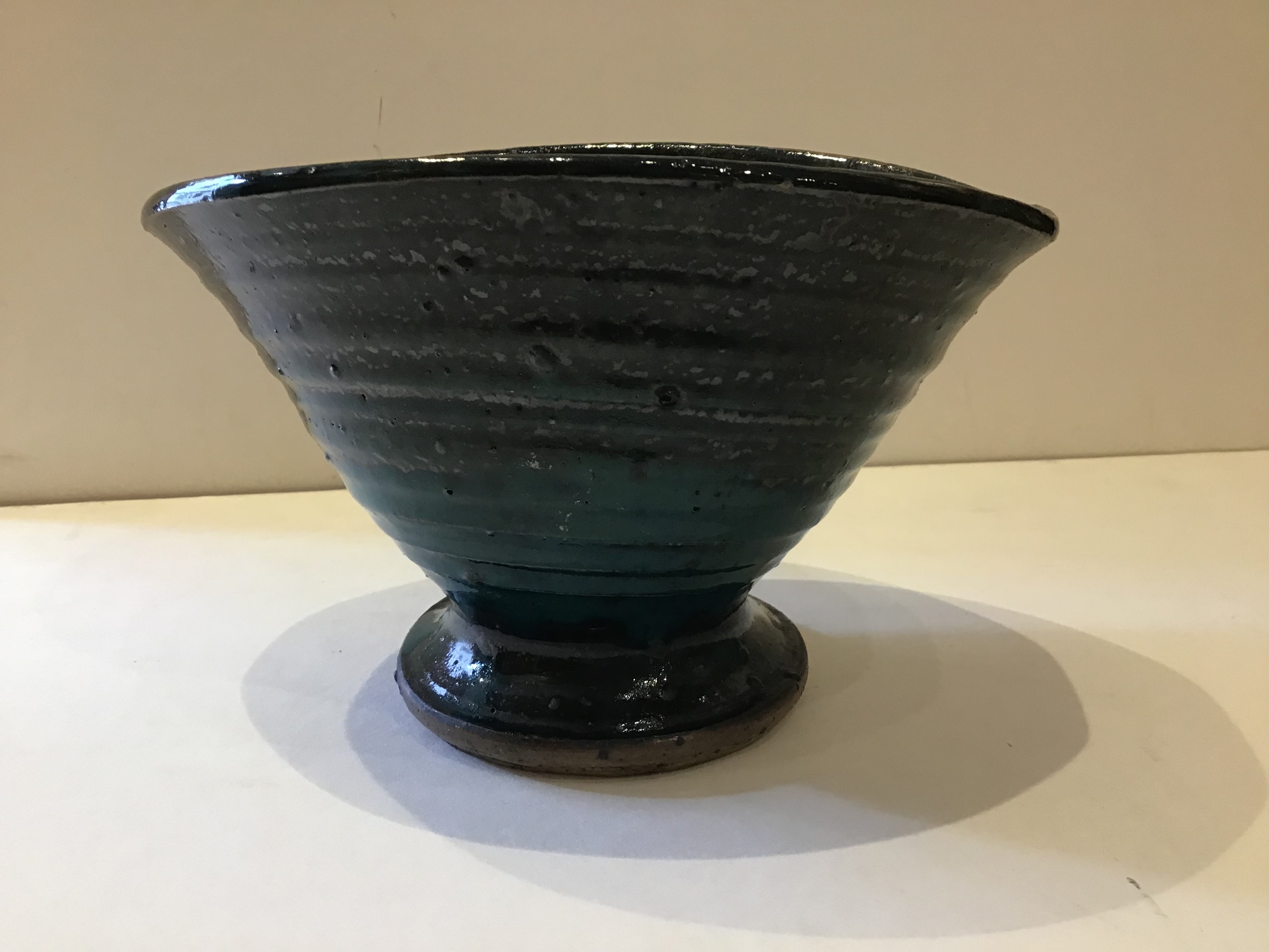 Rosemary Wren (1922-2013) at Oxshott Pottery Bowl squeezed form with green and dark glaze - Image 16 of 17