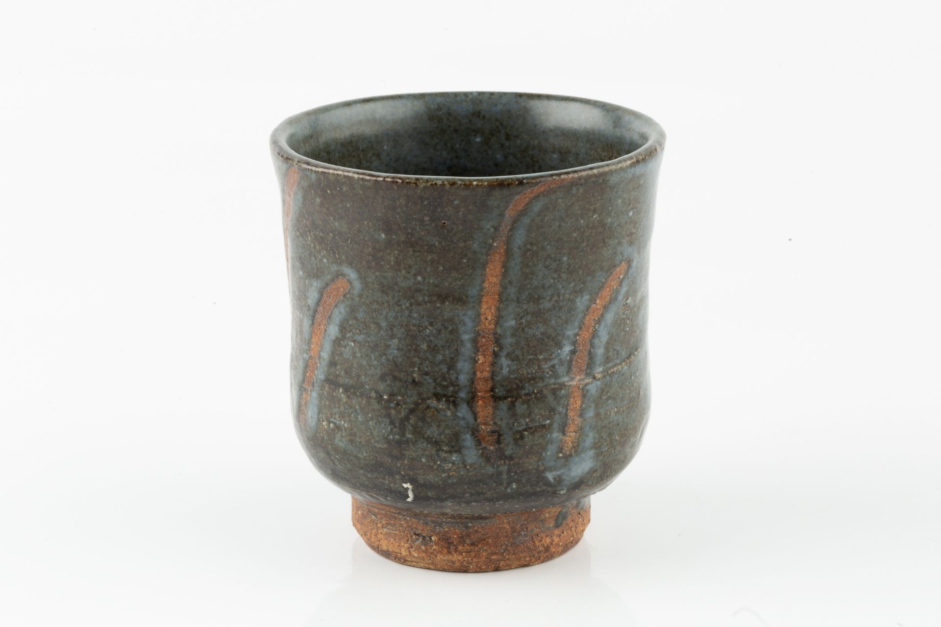 William 'Bill' Marshall (1923-2007) Yunomi dark green glaze with resist motifs impressed potter's - Bild 2 aus 3