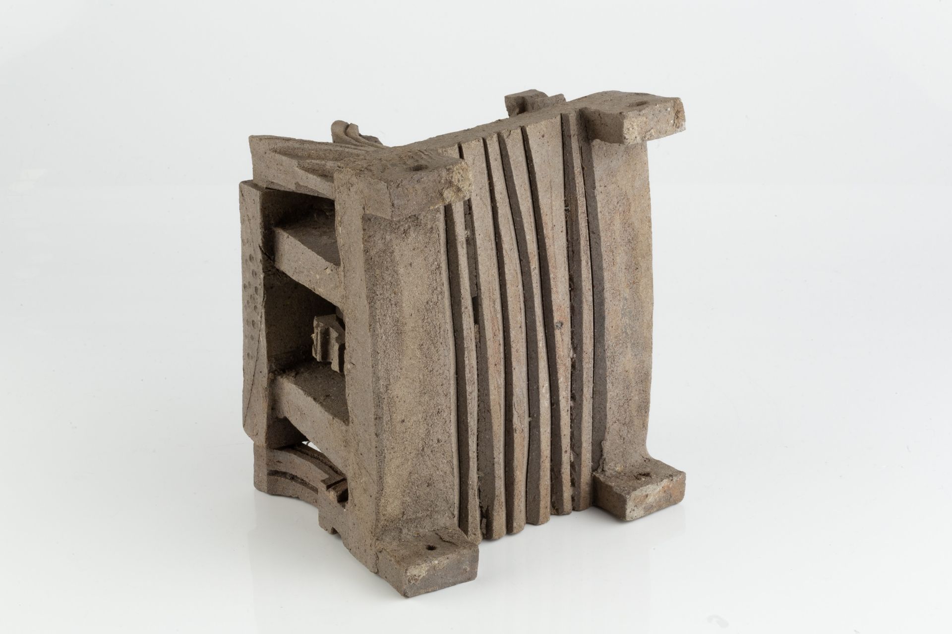 Ian Godfrey (1942-1992) Altar stoneware 17cm high, 22cm wide. - Bild 4 aus 4