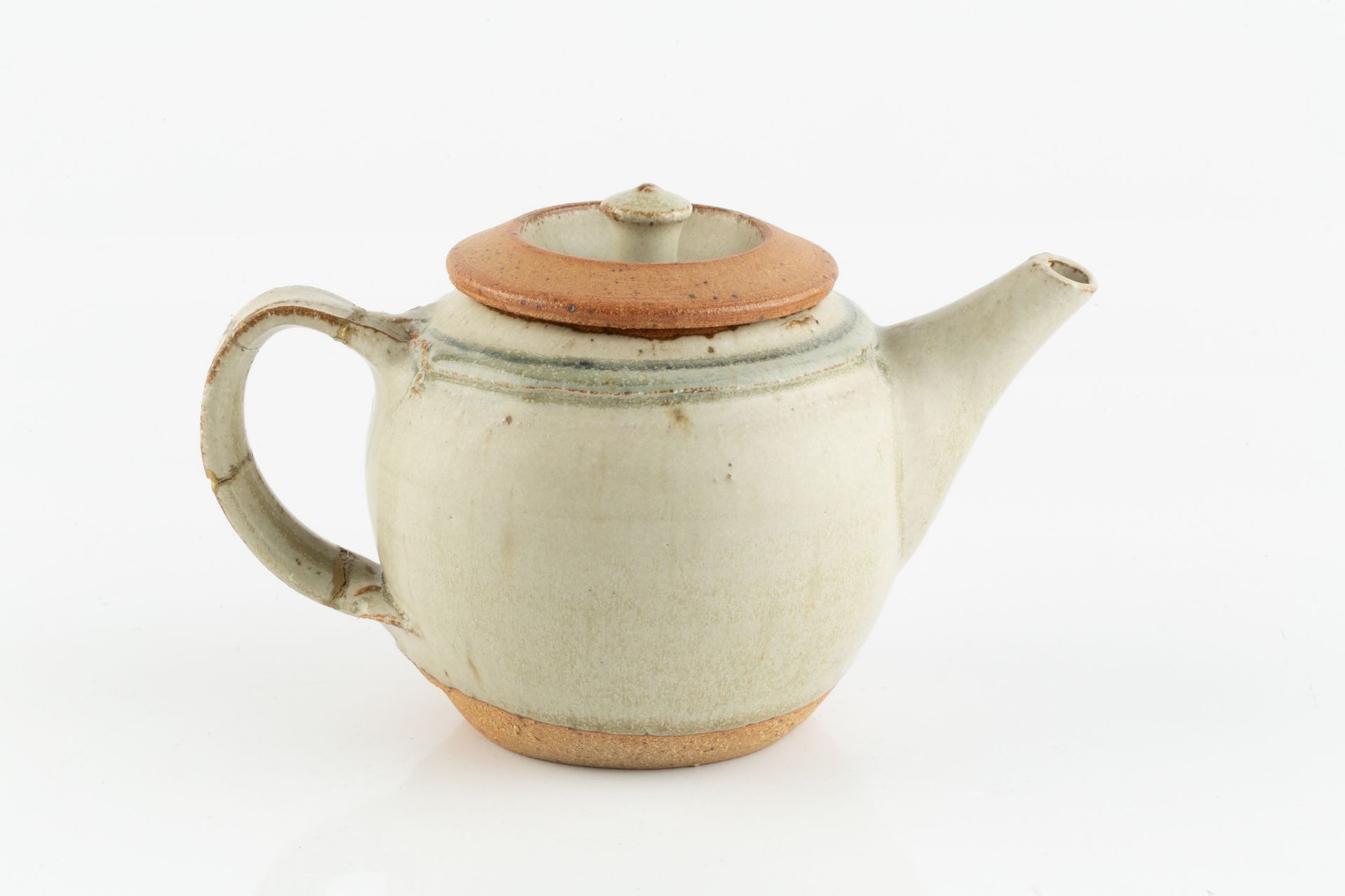 Richard Batterham (1936-2021) Teapot stoneware, light green ash glaze 13.5cm high. - Bild 2 aus 4