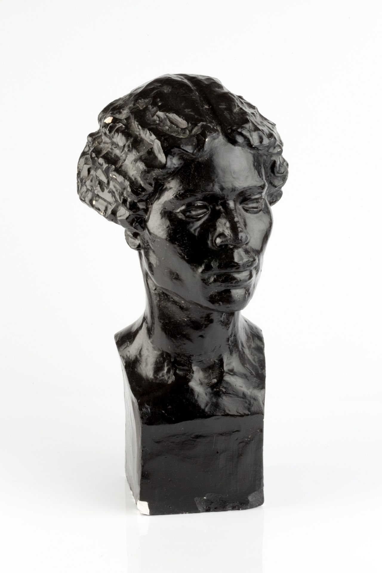Manner of Jacob Epstein (1880-1959) Portrait bust of a girl, circa 1920 black painted plaster 49cm - Bild 2 aus 3