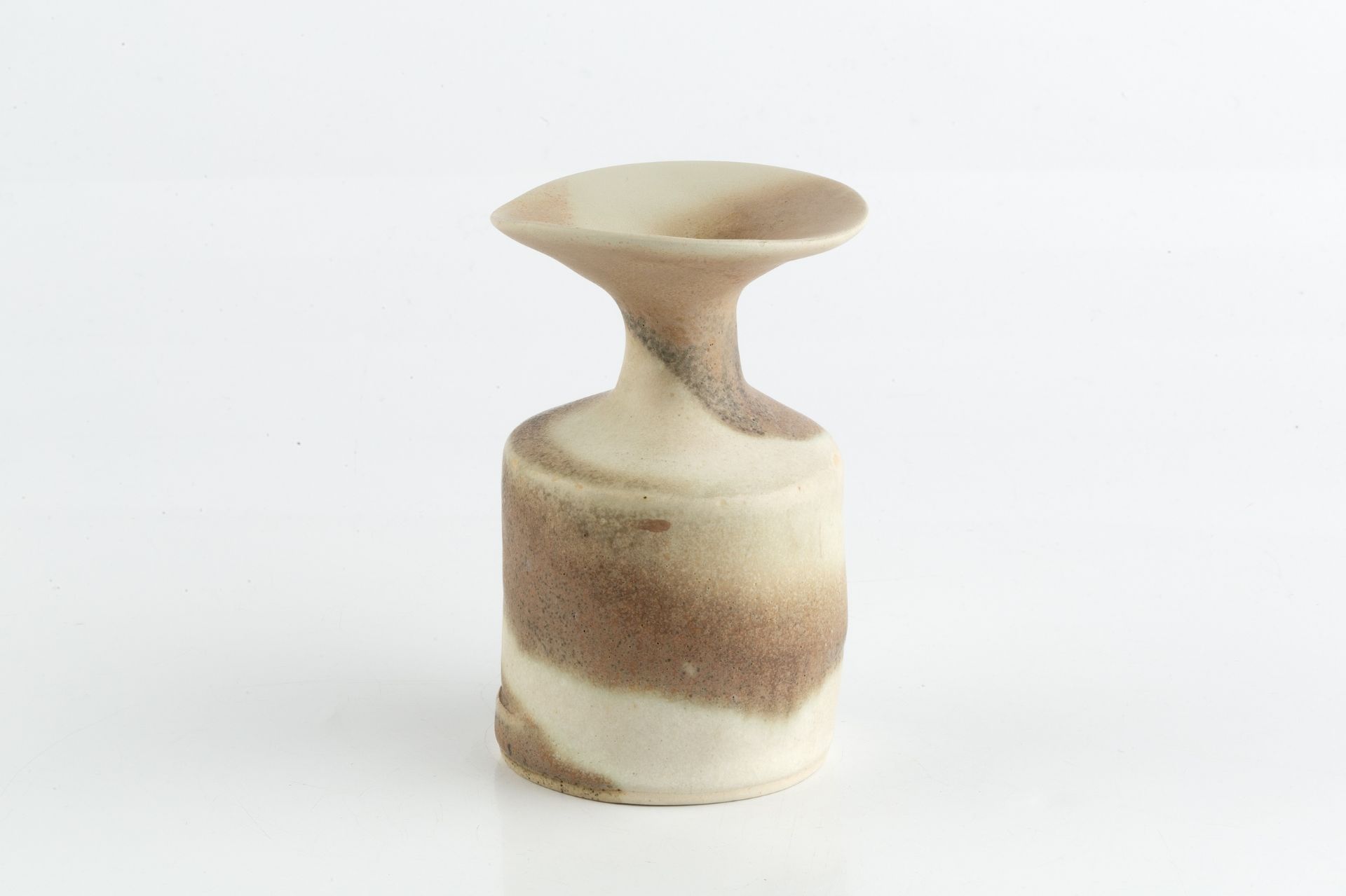 Lucie Rie (1902-1995) Vase swirled pale glazes impressed potter's seal 12.2cm high. There does not - Bild 2 aus 20