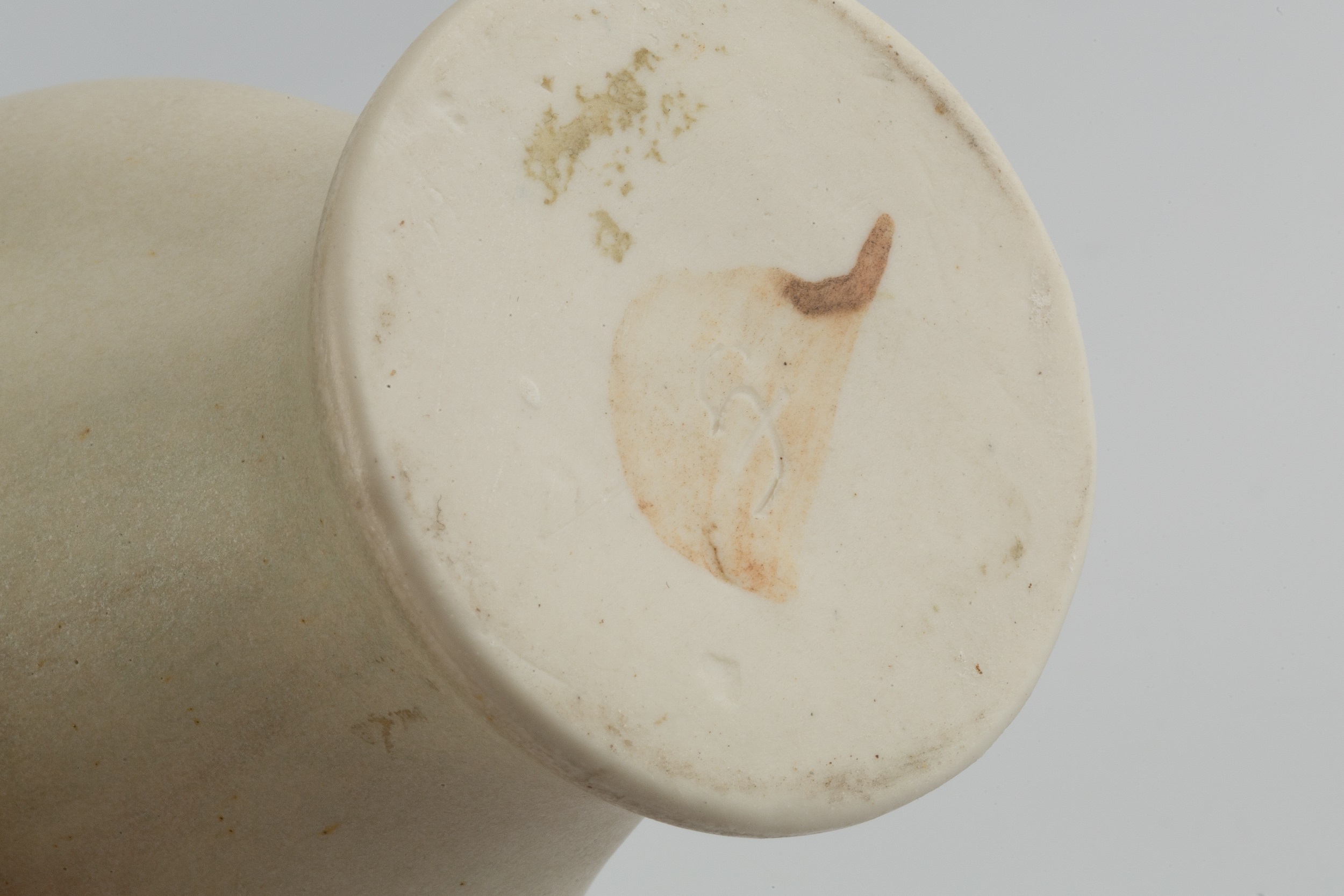 Geoffrey Eastop (1921-2014) Figural vase porcelain incised signature 23.5cm high. - Image 3 of 3