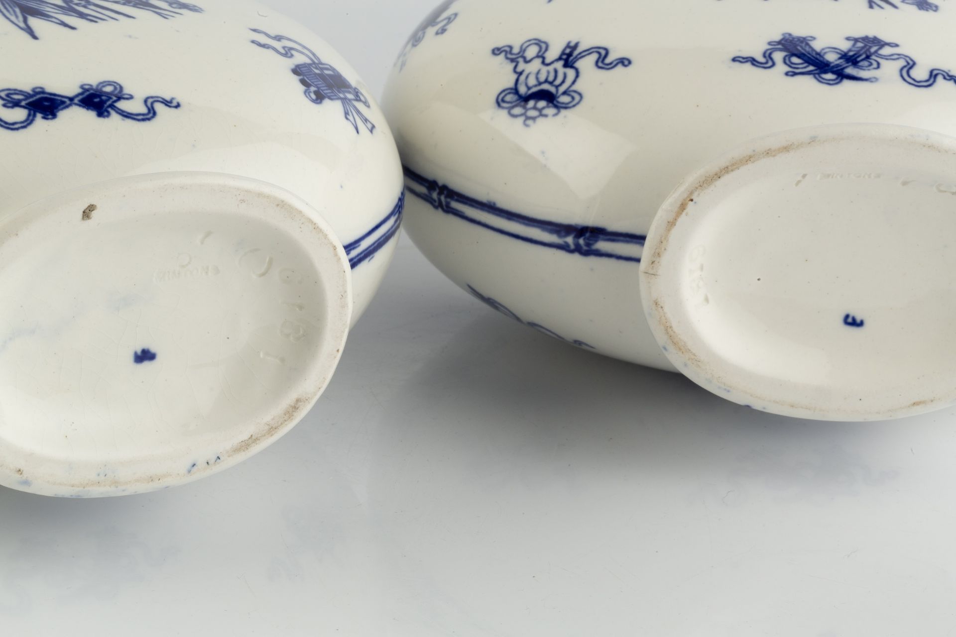 Mintons A pair of Aesthetic moon flasks decorated with a blue and white pattern impressed - Image 3 of 3