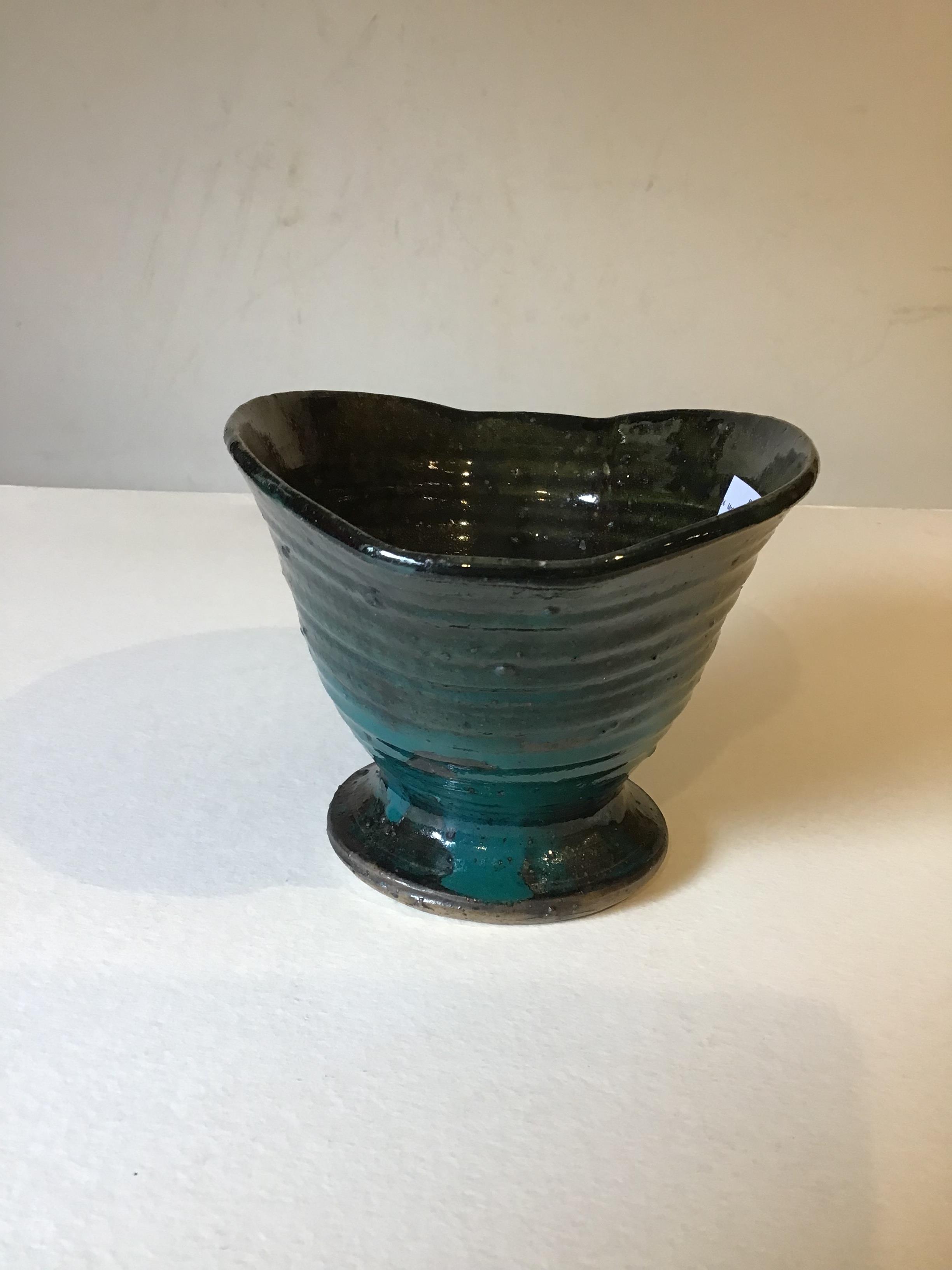 Rosemary Wren (1922-2013) at Oxshott Pottery Bowl squeezed form with green and dark glaze - Image 12 of 17