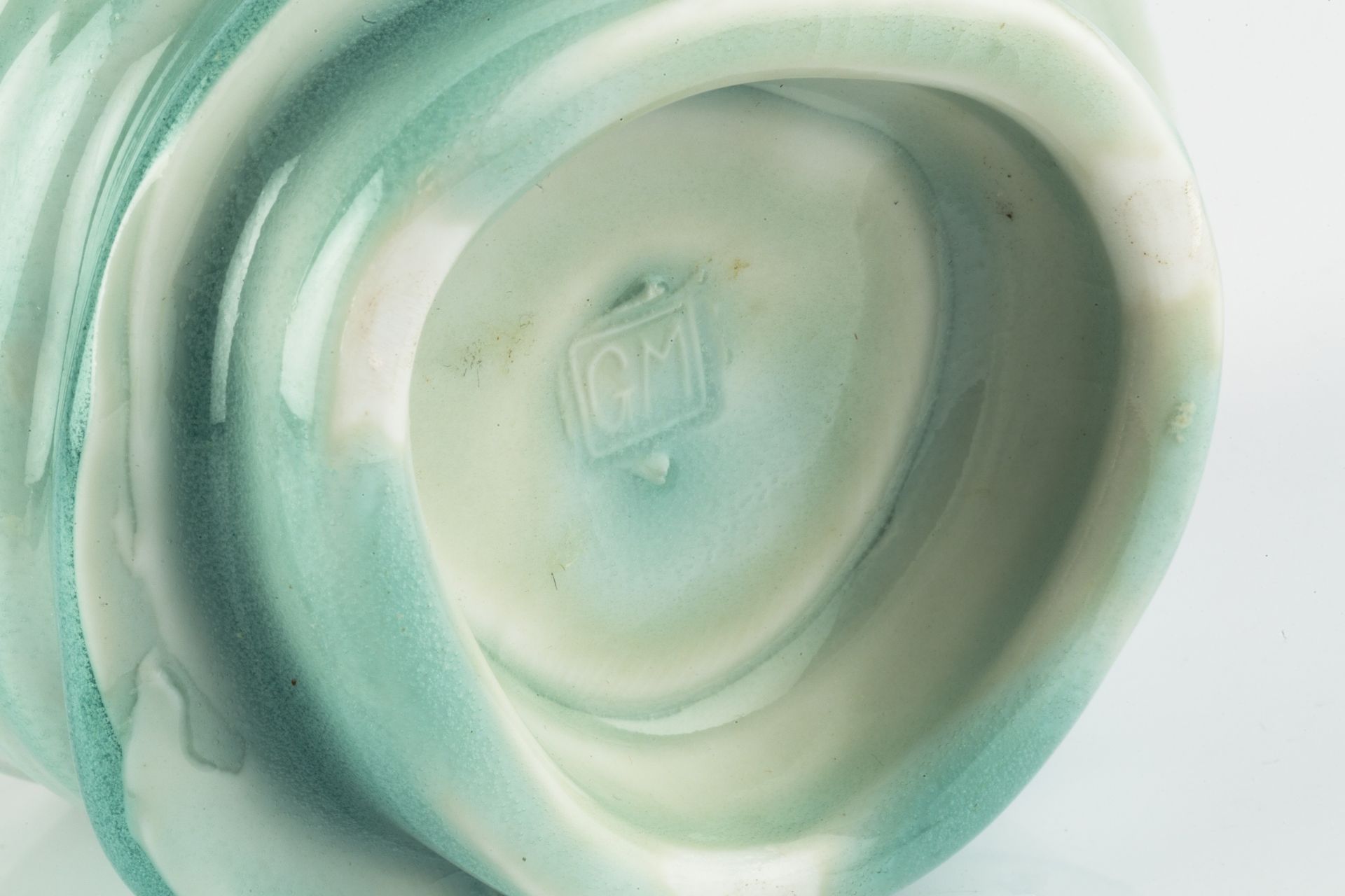 Gareth Mason (b.1965) Bowl porcelain, ribbed with light green glaze impressed potter's seal 8cm - Bild 3 aus 3