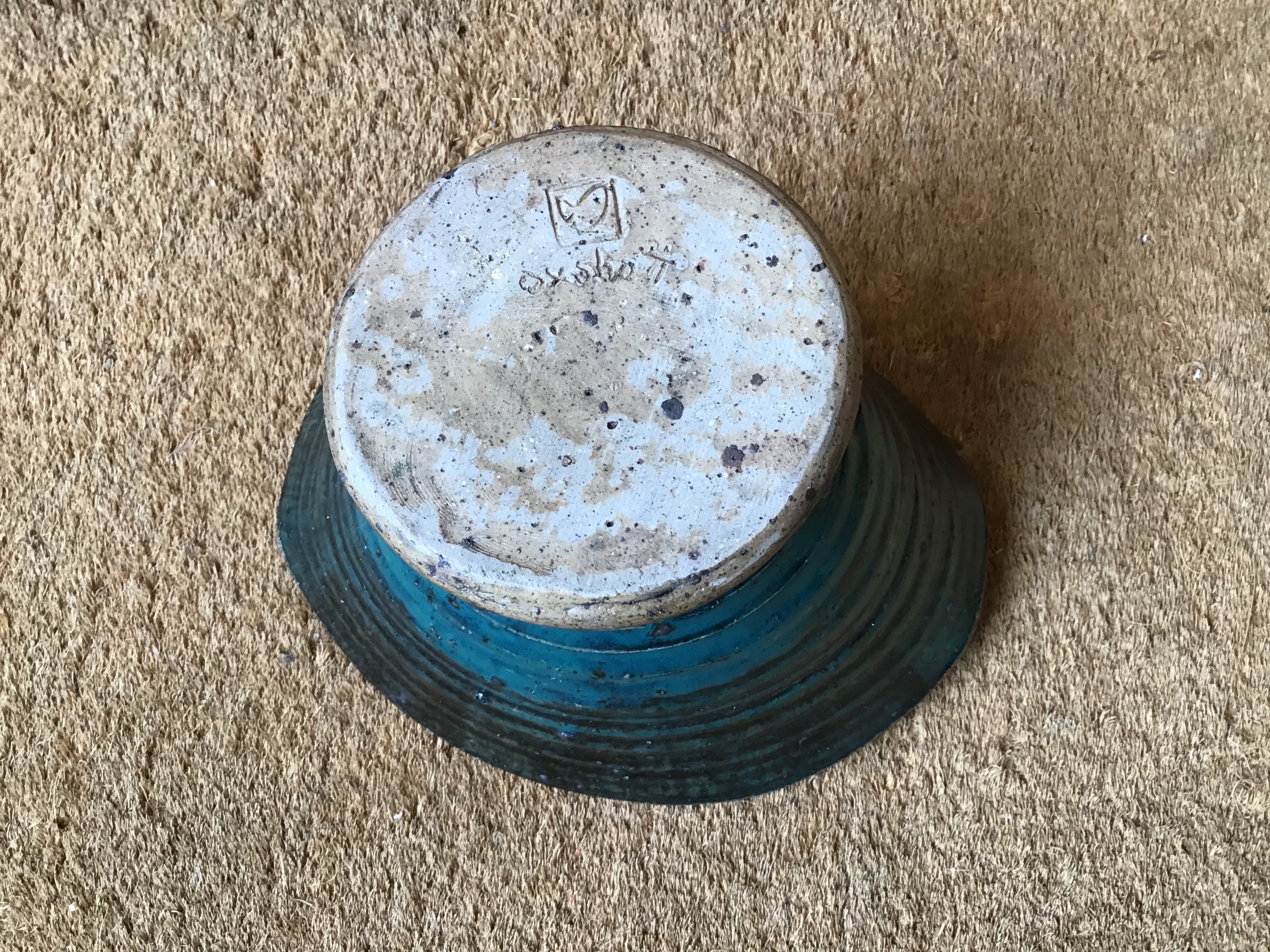 Rosemary Wren (1922-2013) at Oxshott Pottery Bowl squeezed form with green and dark glaze - Image 8 of 17