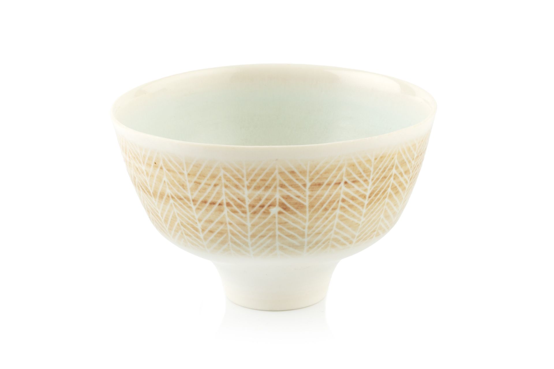 Peter Wills (b.1955) Footed bowl porcelain, with a light brown herringbone pattern signed and with