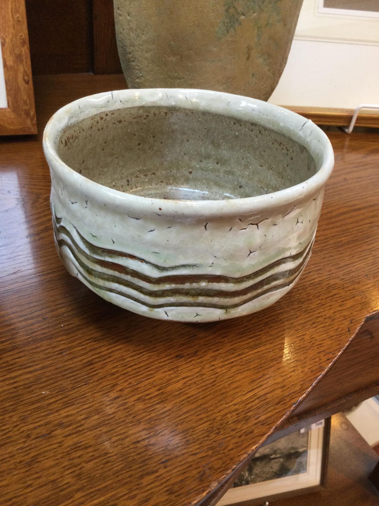 Mike Dodd (b.1943) Footed bowl stoneware with green glaze and horizontal lines impressed potter's - Bild 10 aus 11