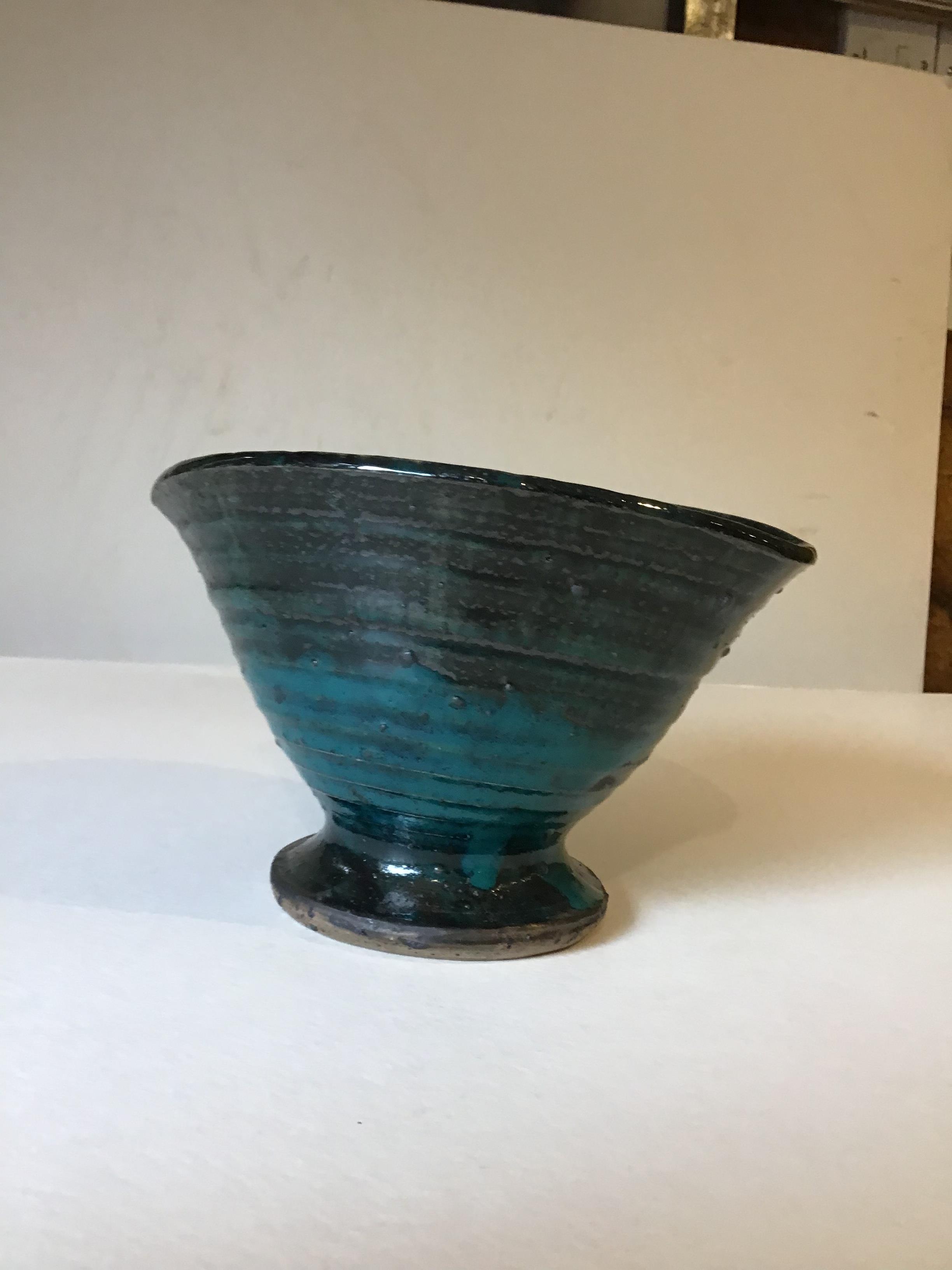 Rosemary Wren (1922-2013) at Oxshott Pottery Bowl squeezed form with green and dark glaze - Image 11 of 17