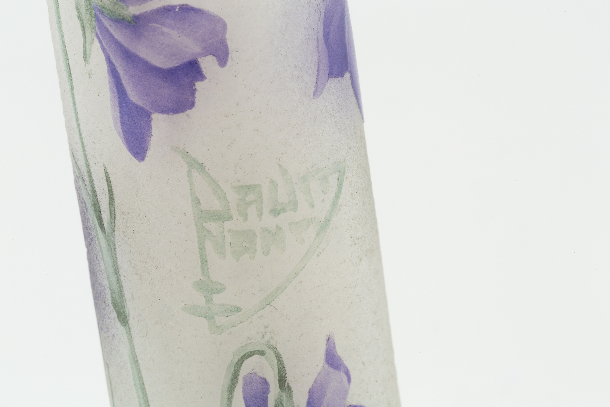 Daum Nancy Miniature vase, circa 1910 inlaid cameo glass, decorated with violet flowers signed - Bild 3 aus 3