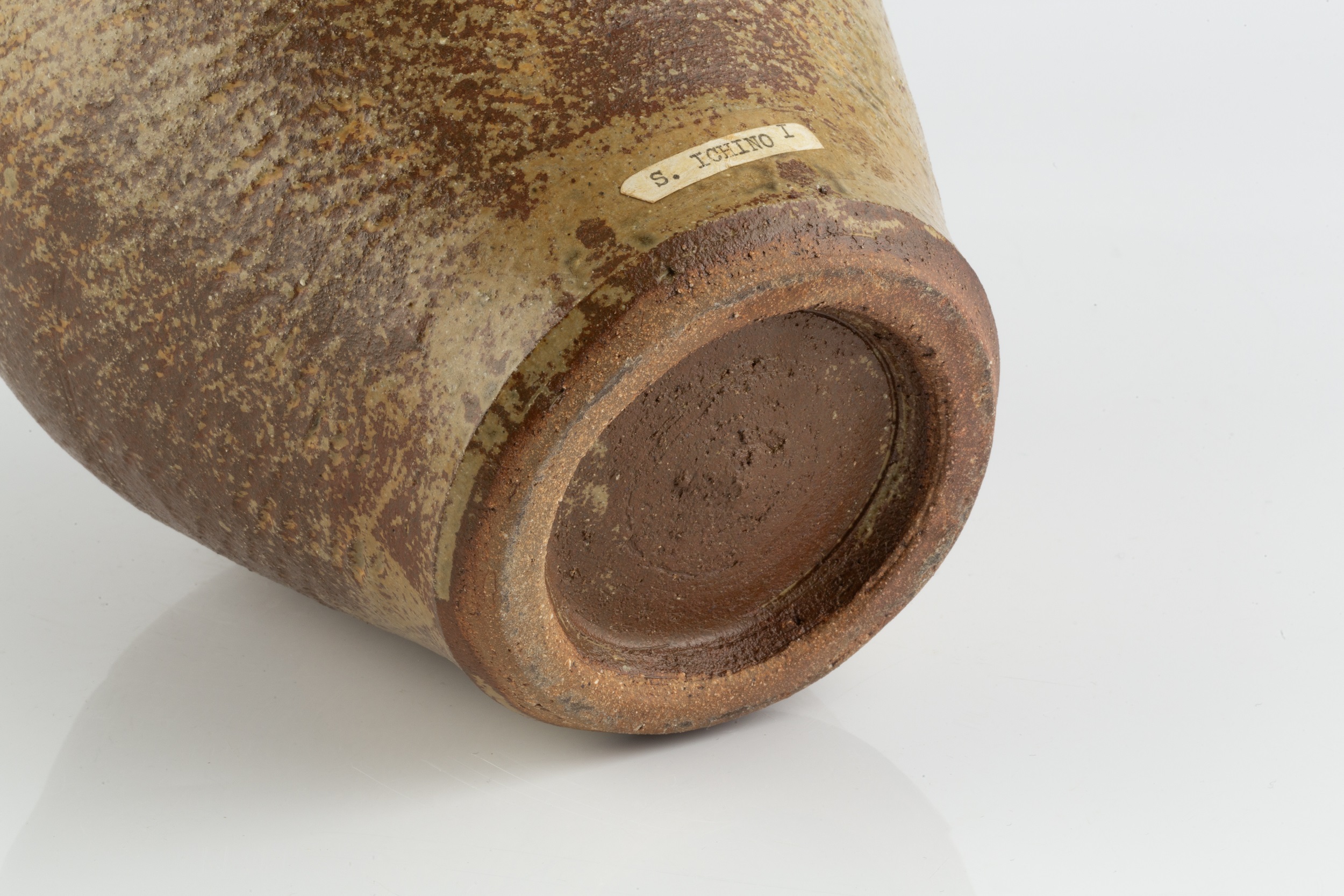 Shigeyoshi Ichino (1942-2011) Vase stoneware, with a mottled iron glaze 24cm high. - Image 3 of 3