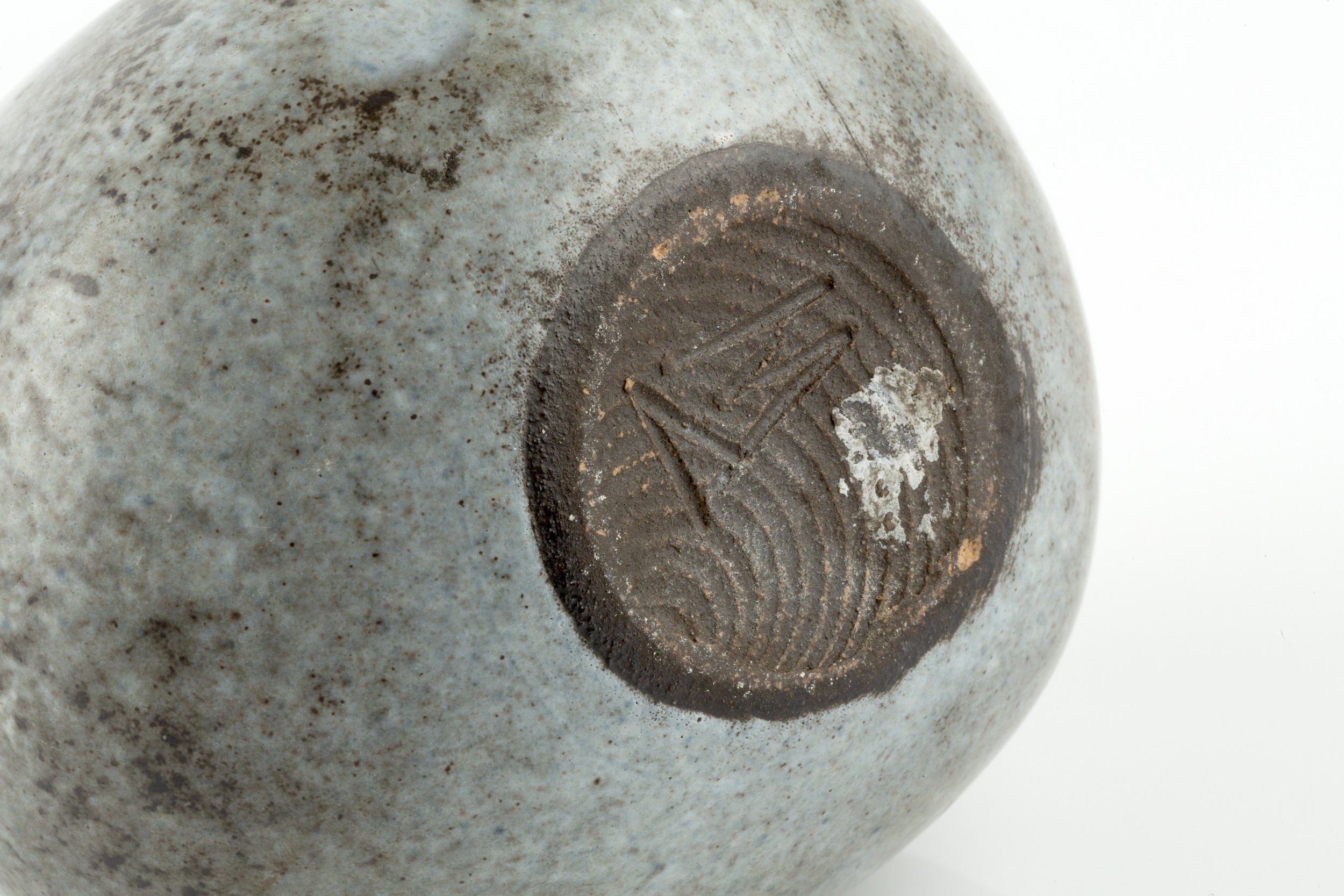 Peter Wright (1919-2003) Small pot incised initials 9cm high. Provenance: The collection of David - Image 3 of 3