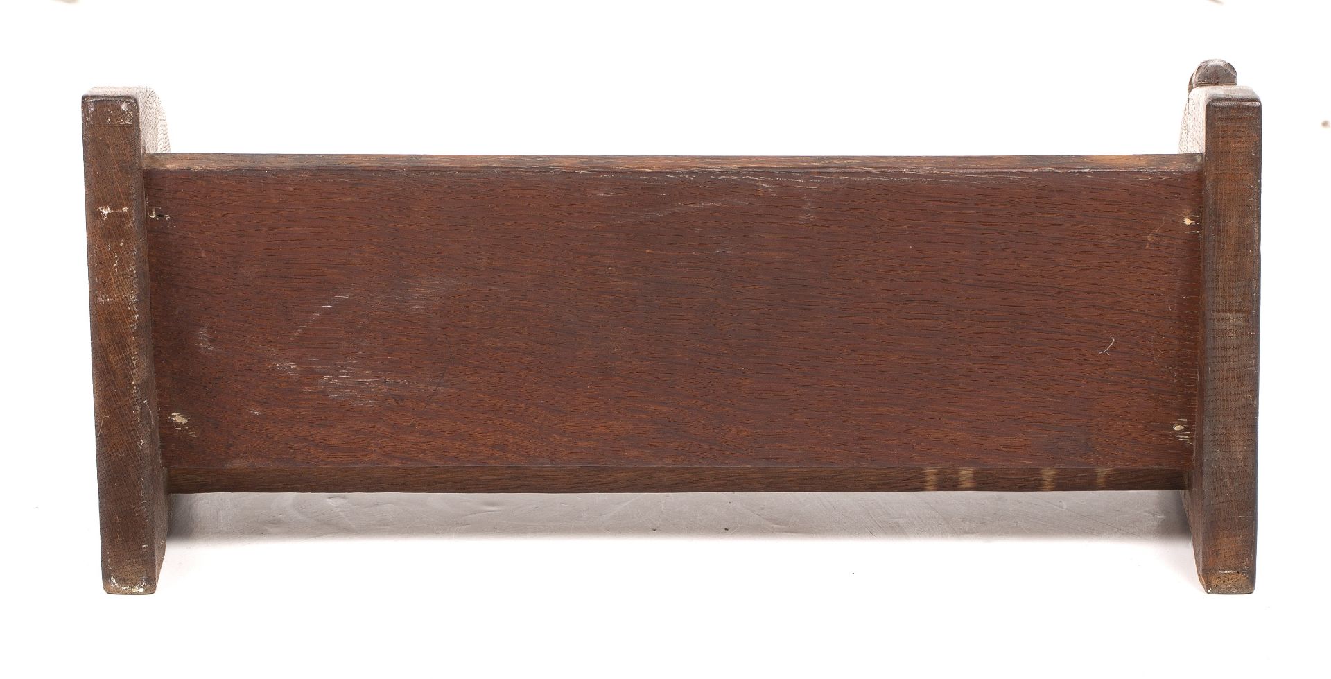 Robert Thompson of Kilburn (1876-1955) Mouseman book trough, circa 1940 oak carved mouse signature - Bild 6 aus 6