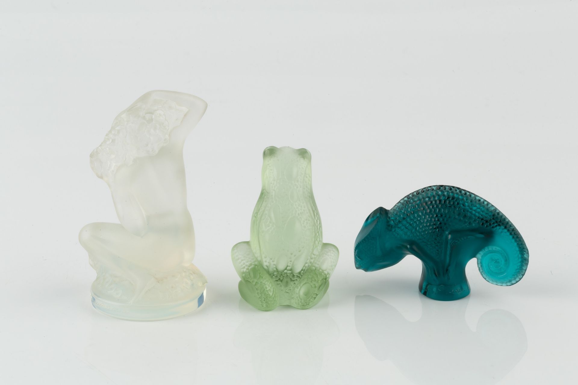 Lalique, France Three glass models a lady, a frog, and a chameleon etched marks the lady 8.5cm - Bild 2 aus 7