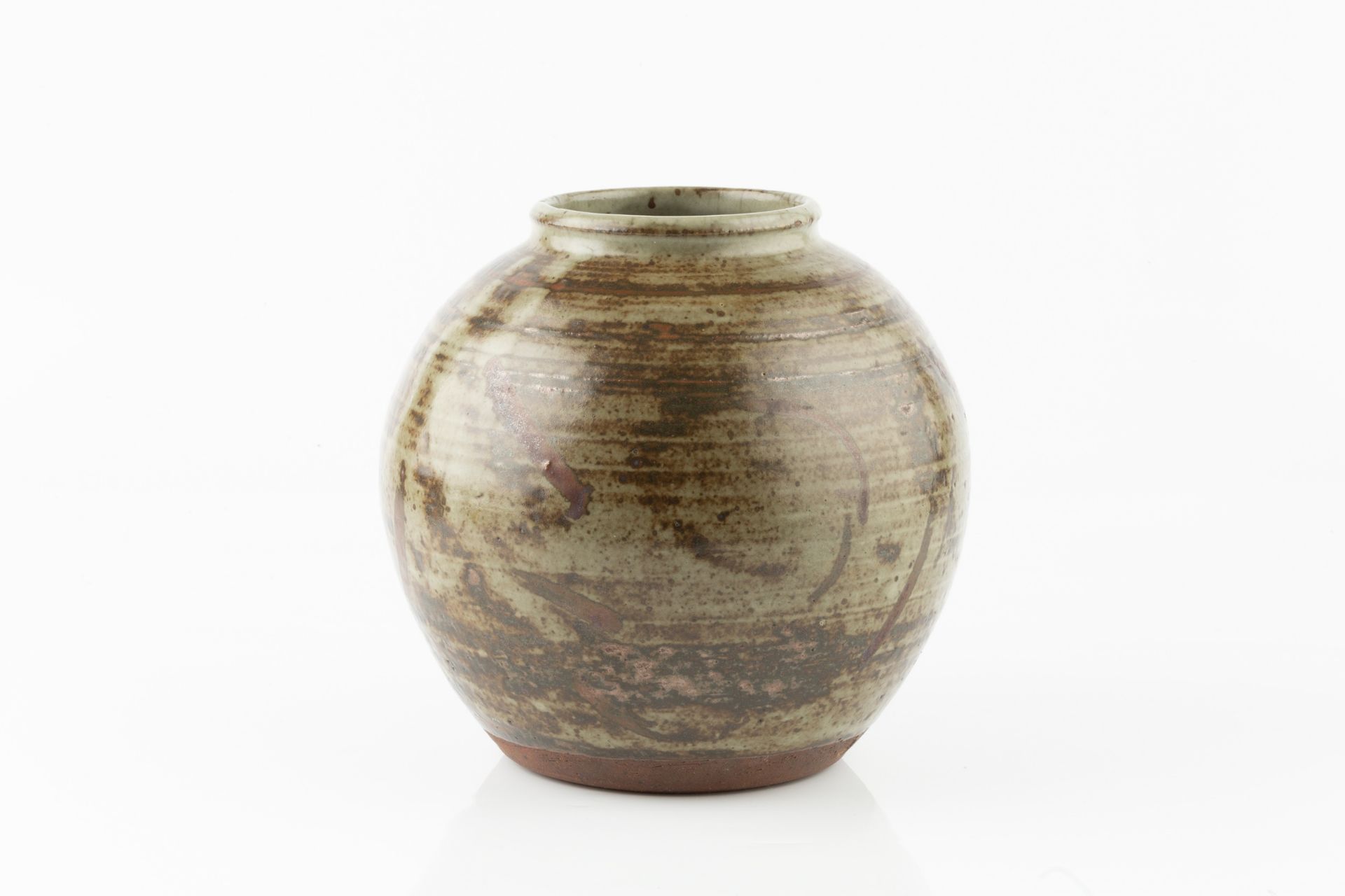 Norah Braden (1901-2001) Globular jar stoneware, with grey and green glaze with iron detail - Bild 2 aus 3