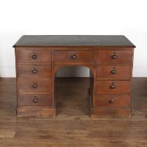 Mahogany desk in the manner of Gillows 19th Century, with fitted drawers and the top with a green