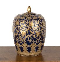 Decorative lidded jar Chinese-style, navy ground, decorated in gold with acanthus scrolling