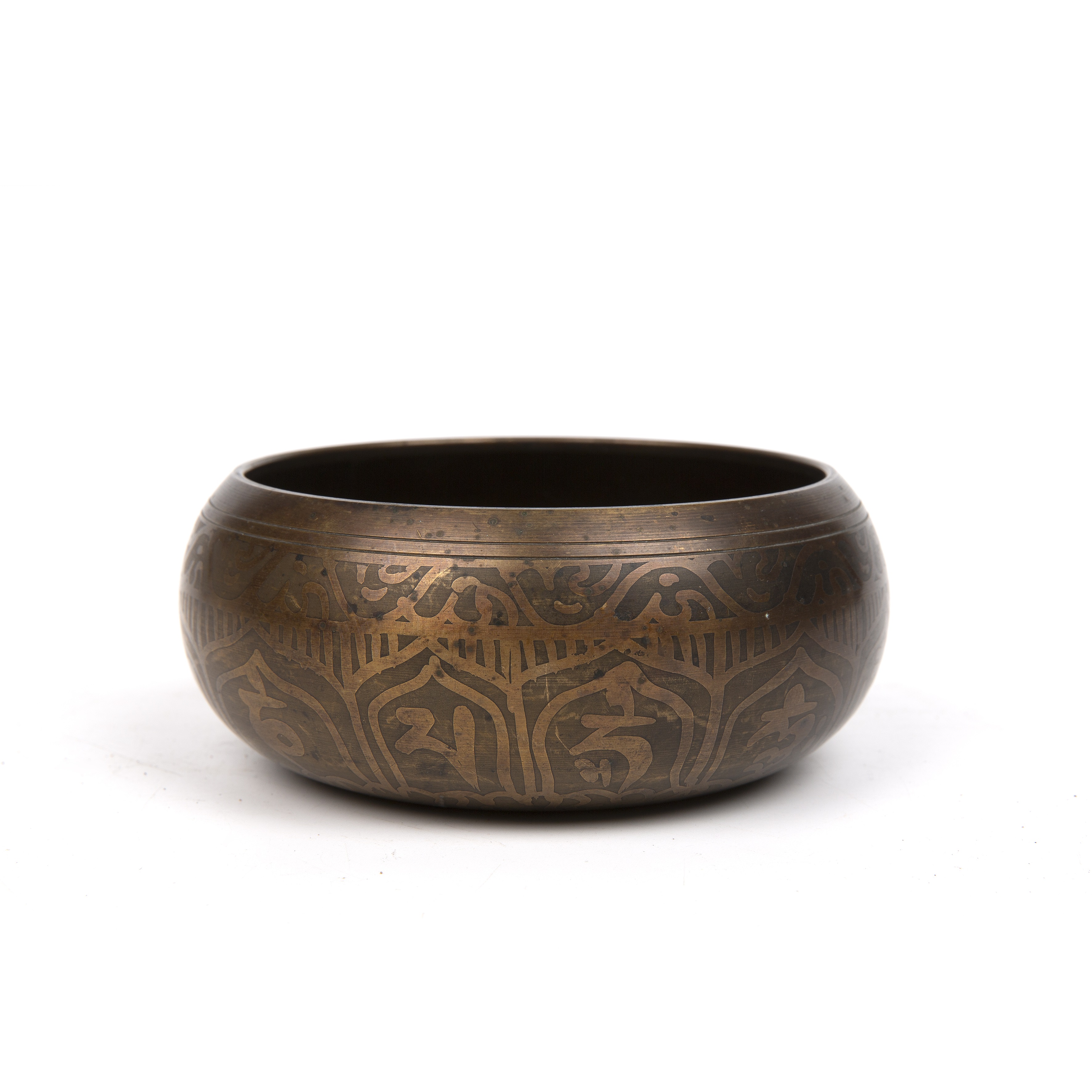 A 20th century eastern gilt metal bowl 13cm diameter 5cm high.