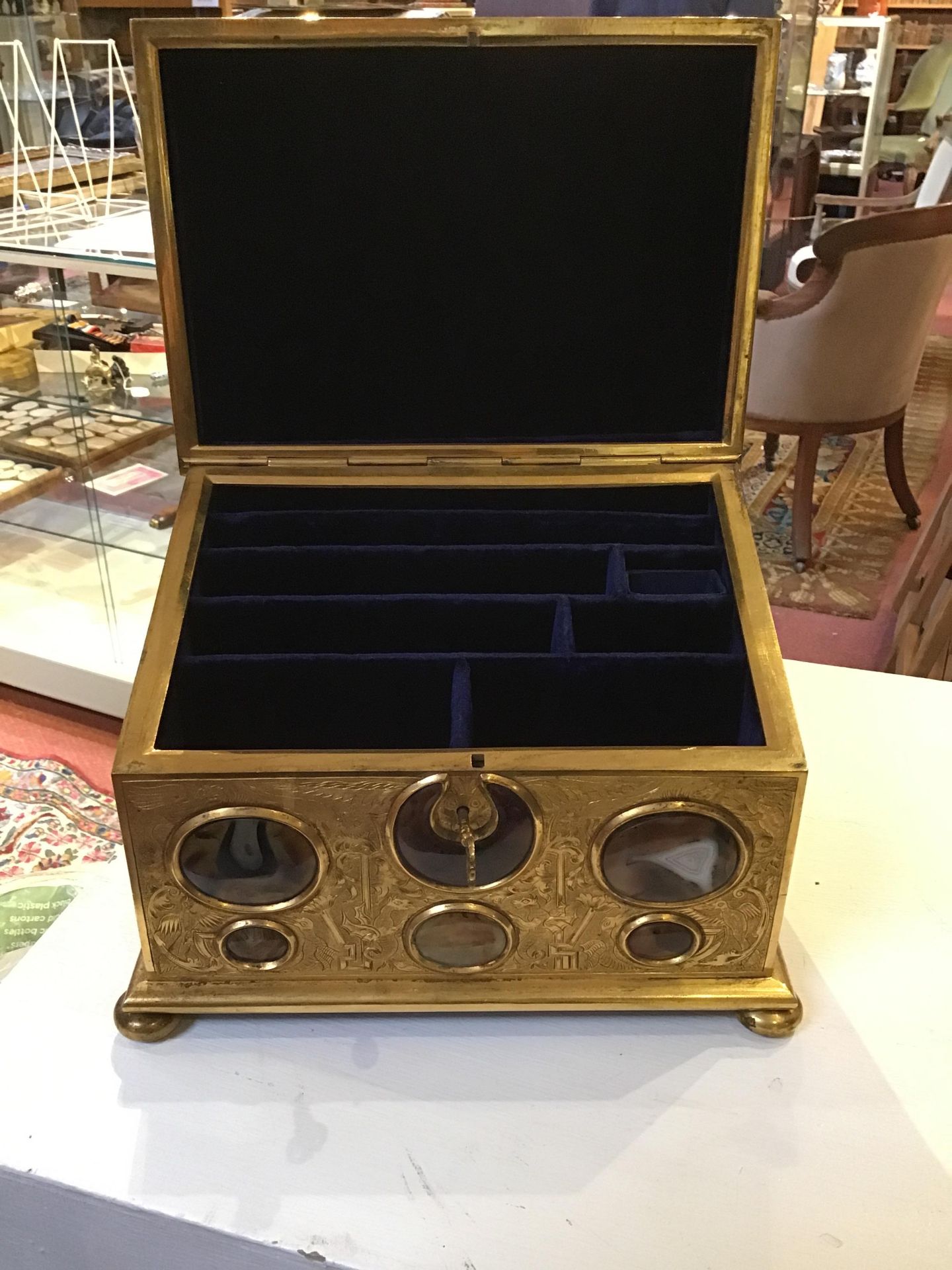 A 19th century correspondence gilt box with engraved decoration and inset cabochon stones hardstones - Bild 8 aus 25