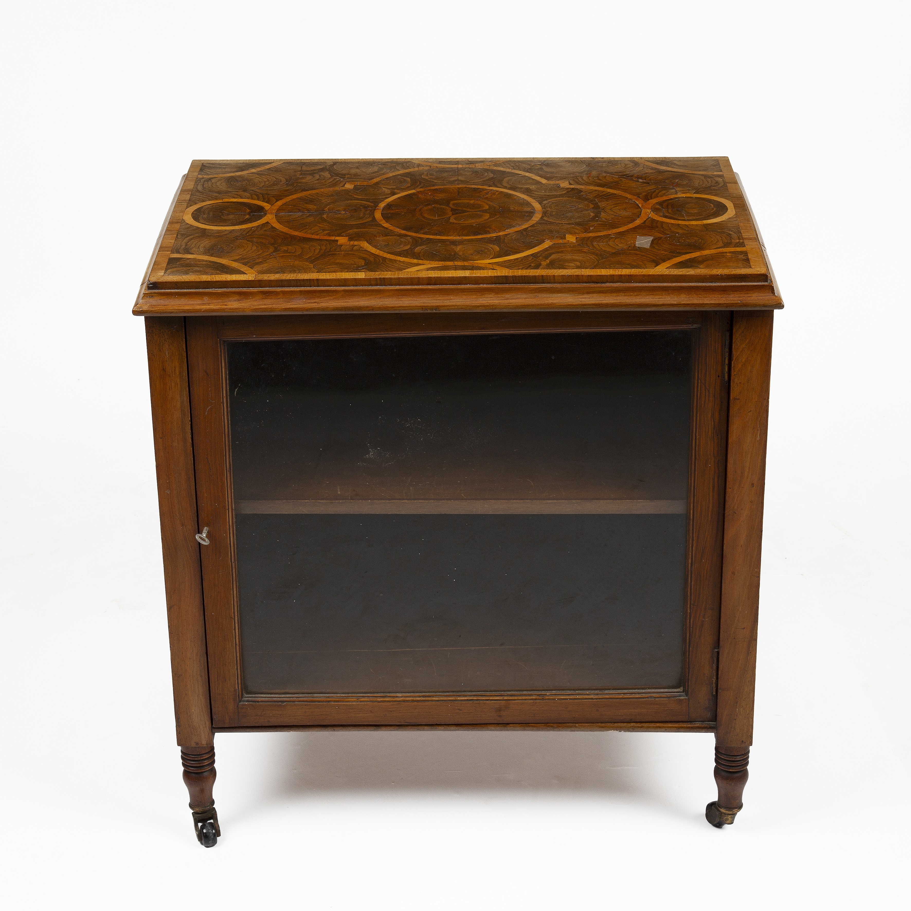 An antique and later oyster veneered cabinet, with a glazed door, 62cm wide, 40cm deep 65cm high - Bild 2 aus 5