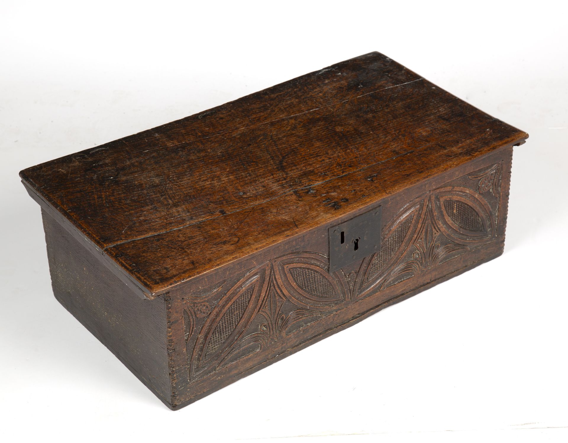 A 17th century oak Bible box, 69cm wide 38cm deep 25cm high - Bild 2 aus 4