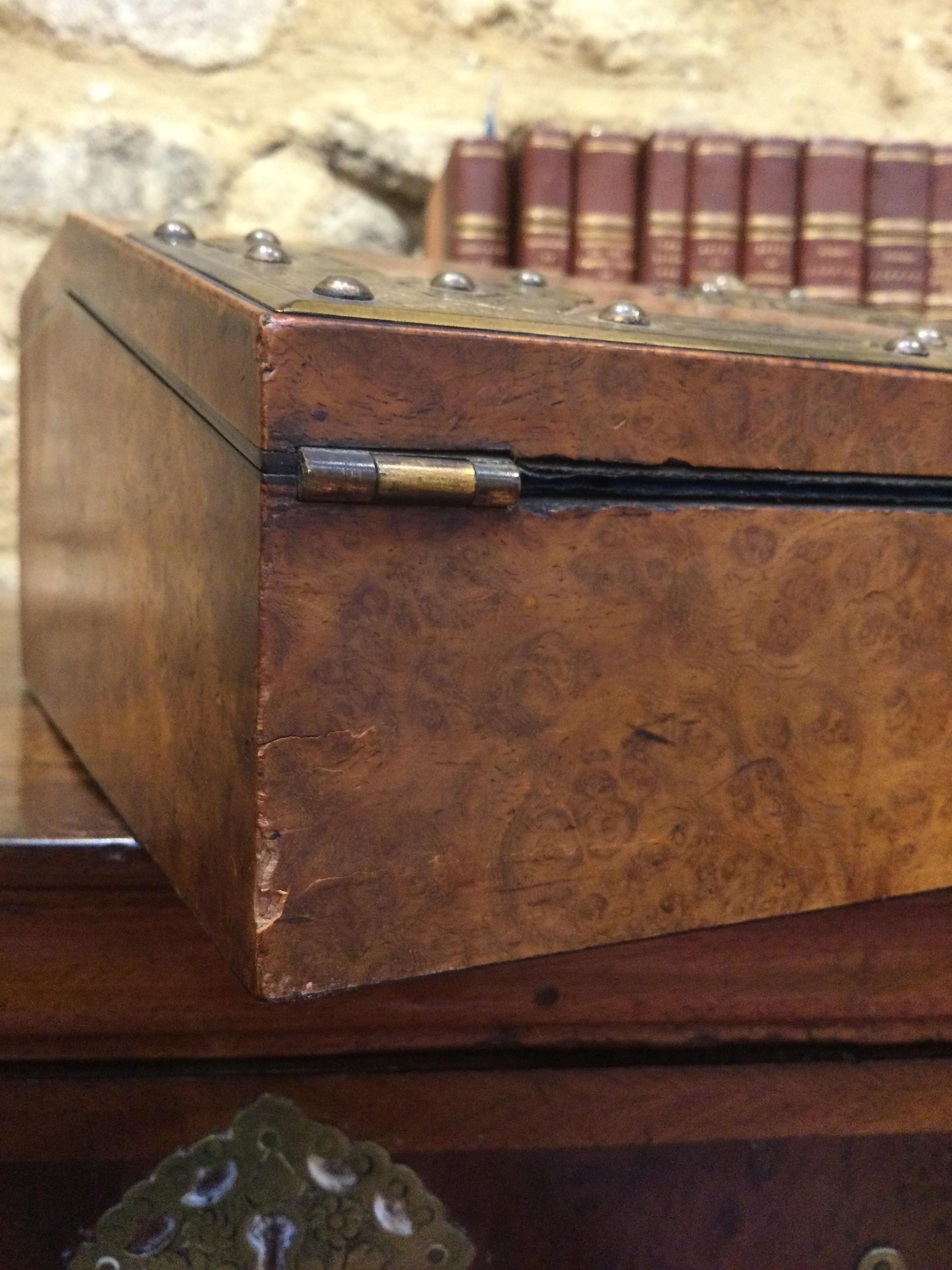 A 19th century Scottish walnut writing slope with gilt mounts by E Pritty Glasgow 35cm wide 25cm - Bild 13 aus 24