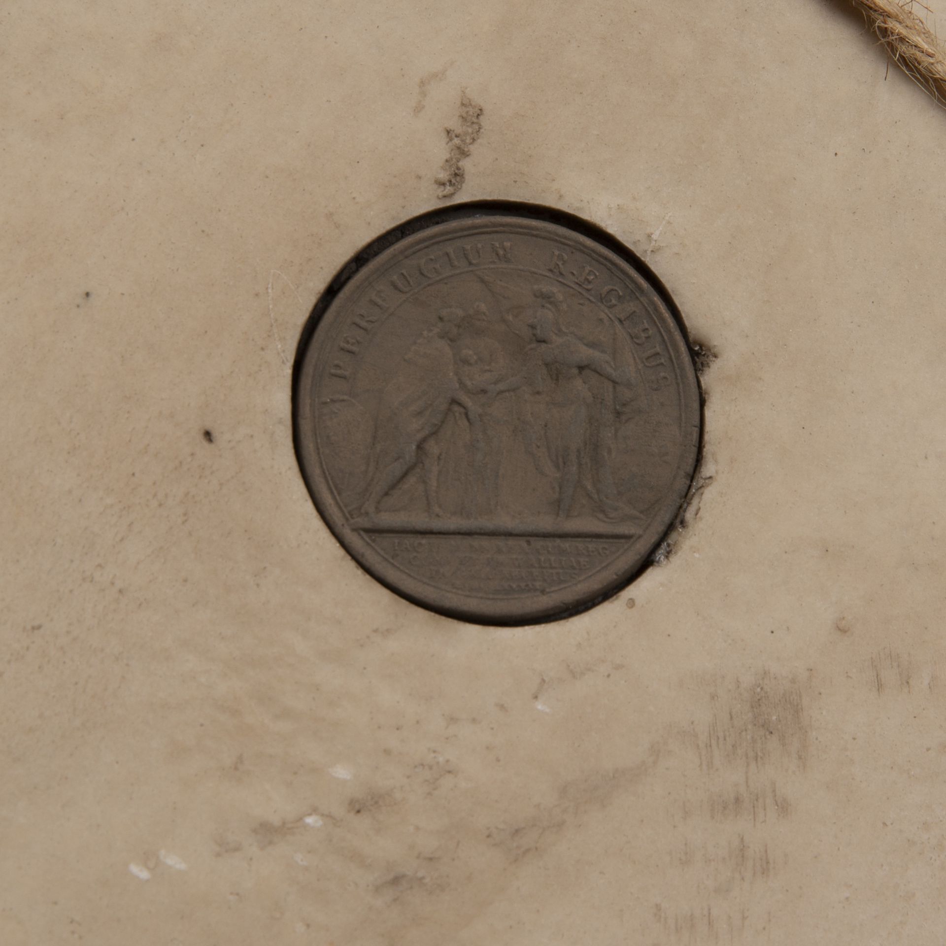 A Sevres porcelain oval classical plaque, 21cm x 12.5cm; together with a pair of composite reliefs - Bild 3 aus 4