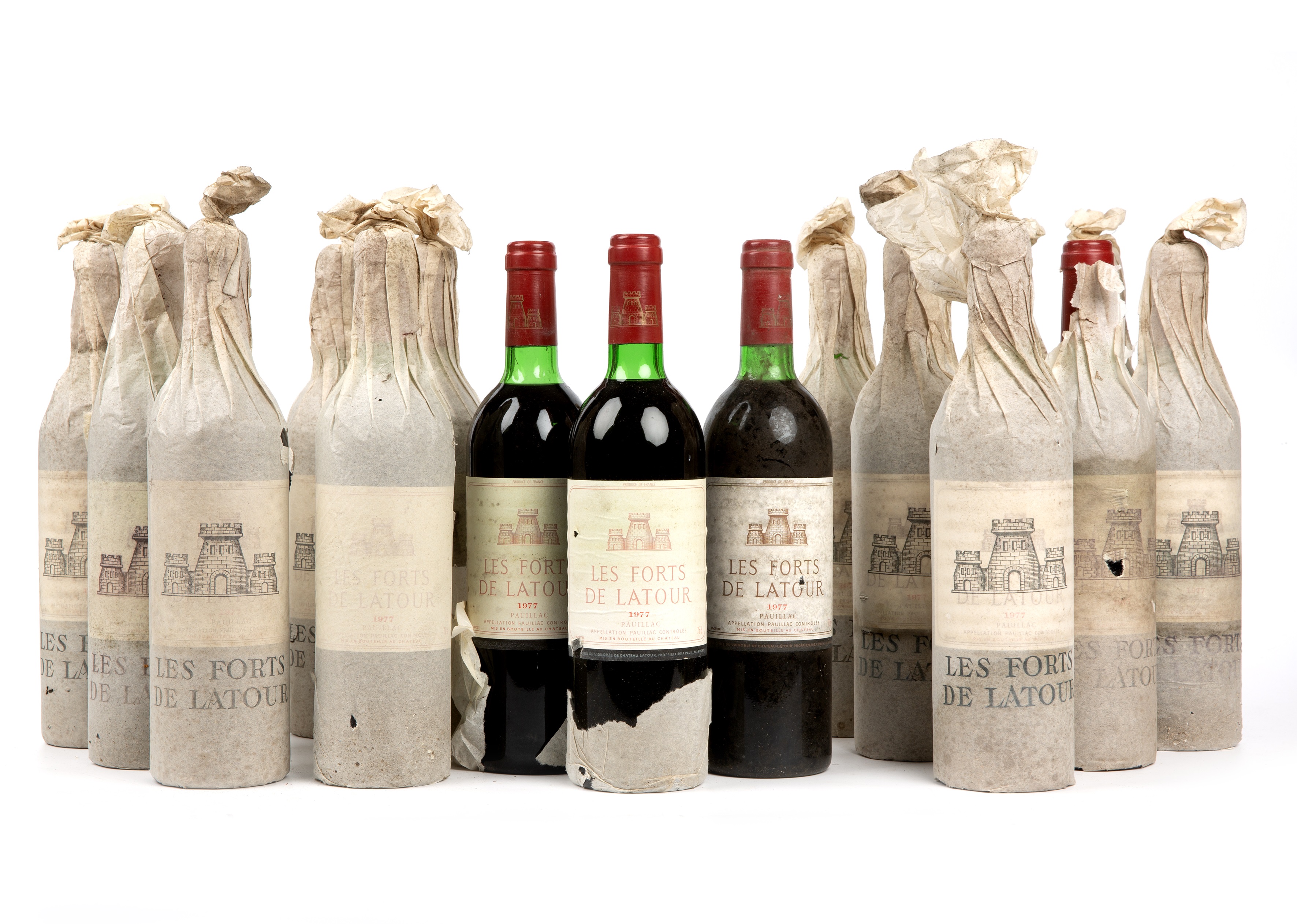Sixteen bottles of 1977 Chateau Latour 'Les Forts de Latour', Pauillac, France (16) With original