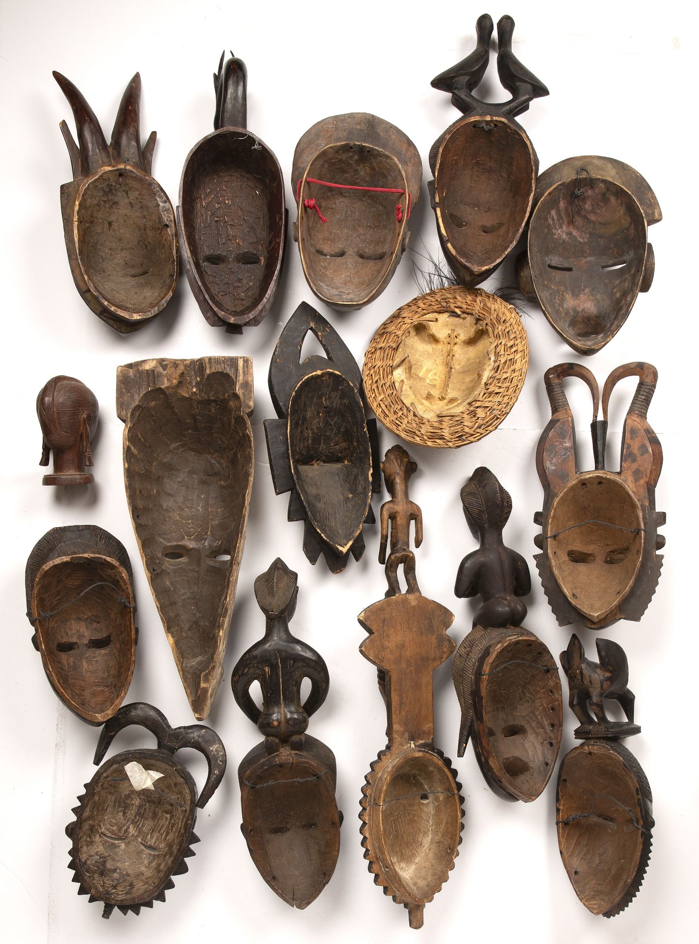 A collection of 26 African Tribal masks - Image 5 of 5