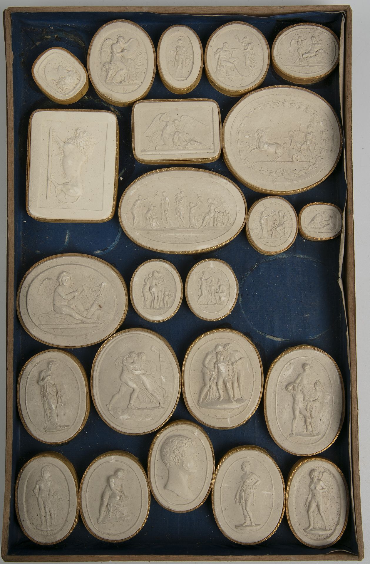 A large collection of Grand Tour plaster relief plaques approximately 400 in wooden trays. - Bild 3 aus 13