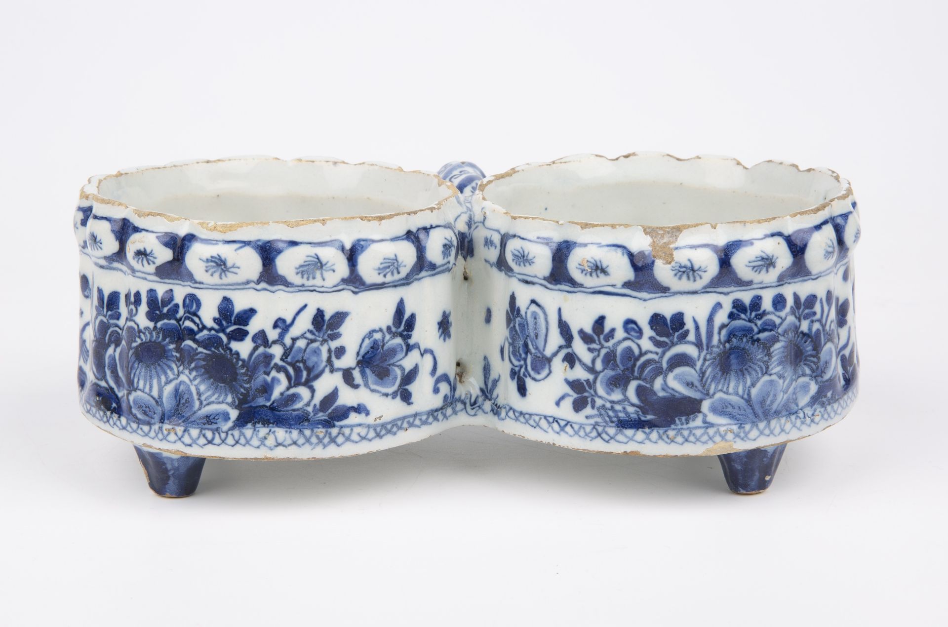 An early 18th century Delft cruet cira 1720, 19.5cm wide 7cm high Good with glaze chips - Image 4 of 6