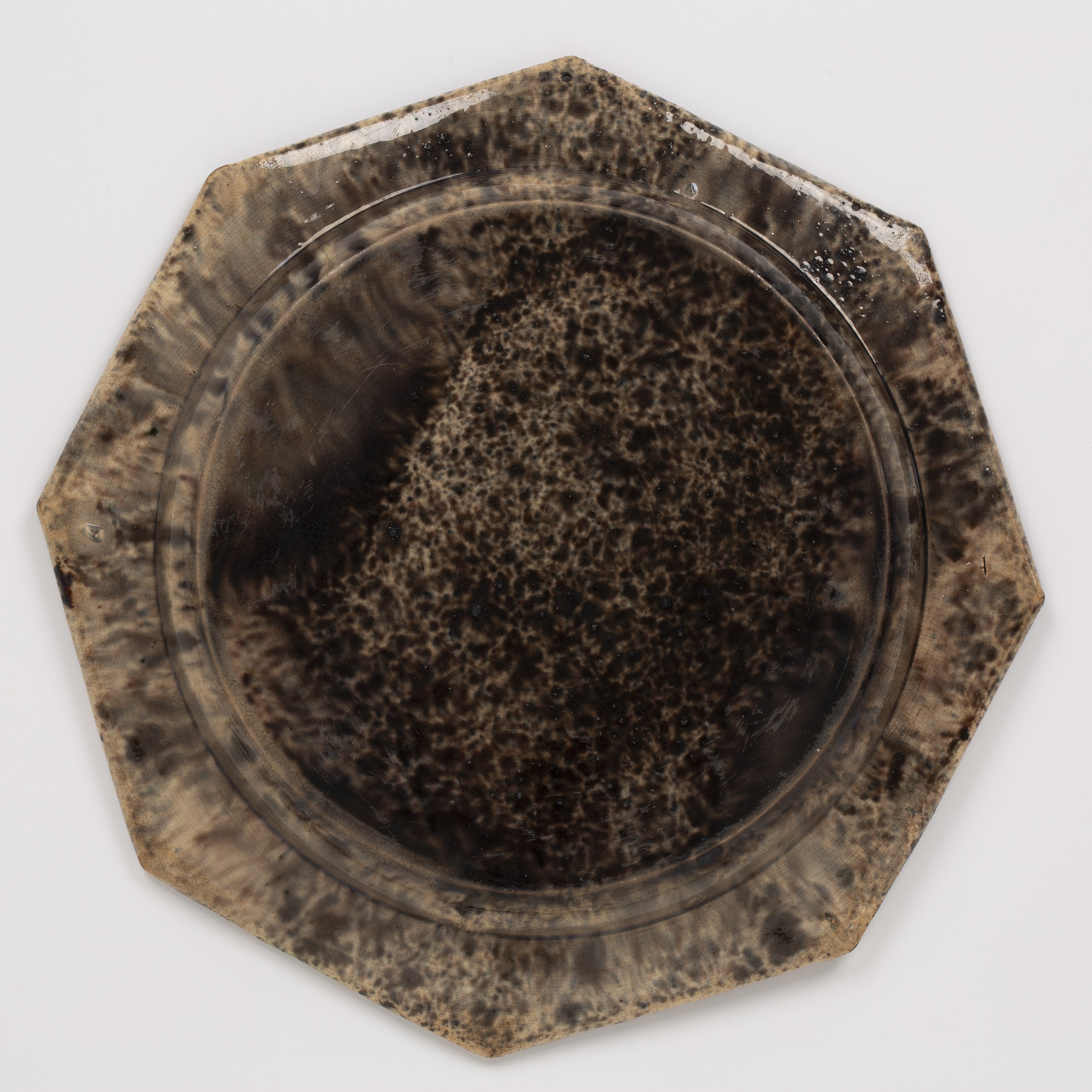 An 18th century Whieldon pottery plate of octagonal form circa 1760-70, 21.5cm wide small dripped - Image 2 of 2