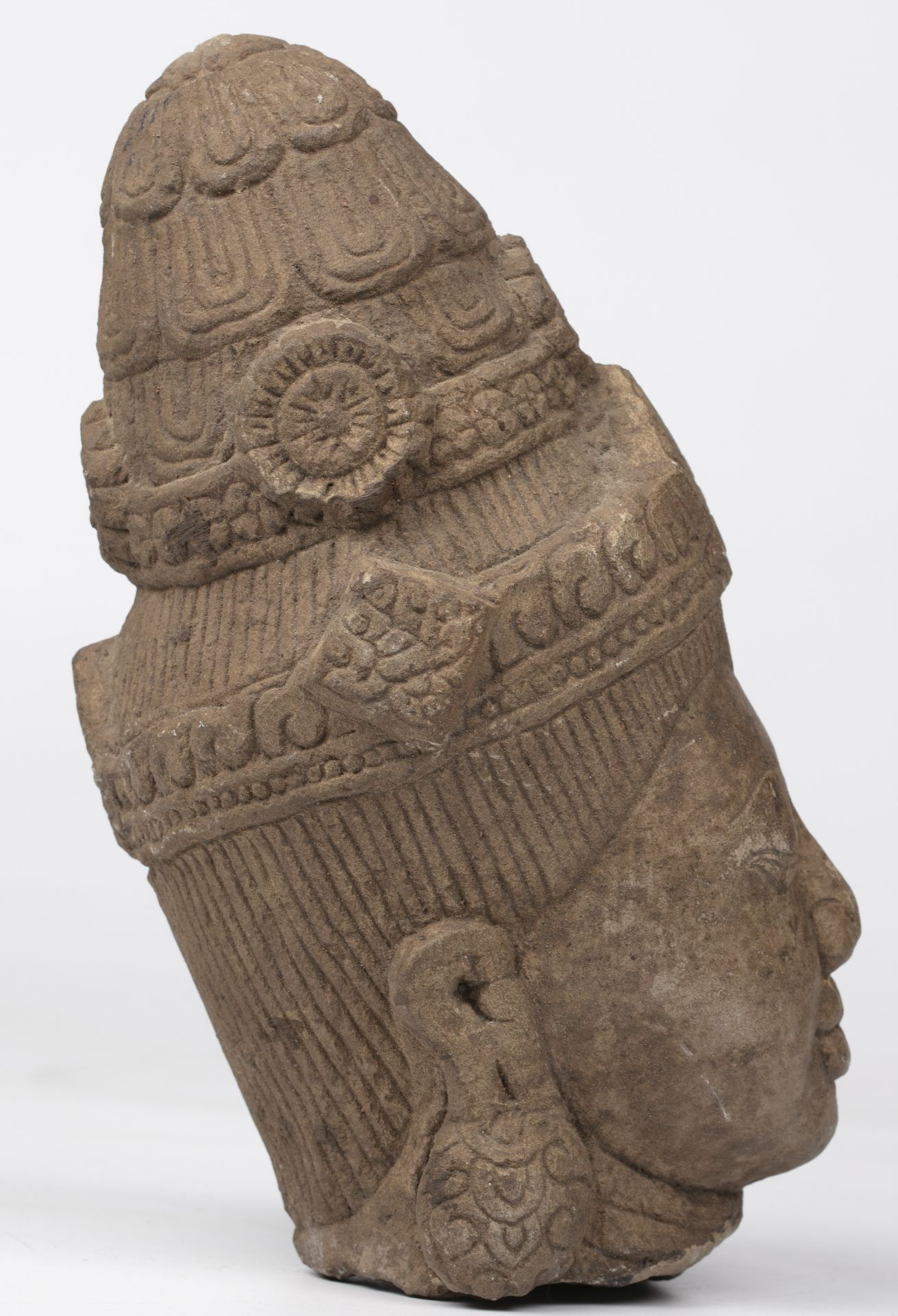 An Indian carved stone head 14cm wide 29cm high - Bild 5 aus 7
