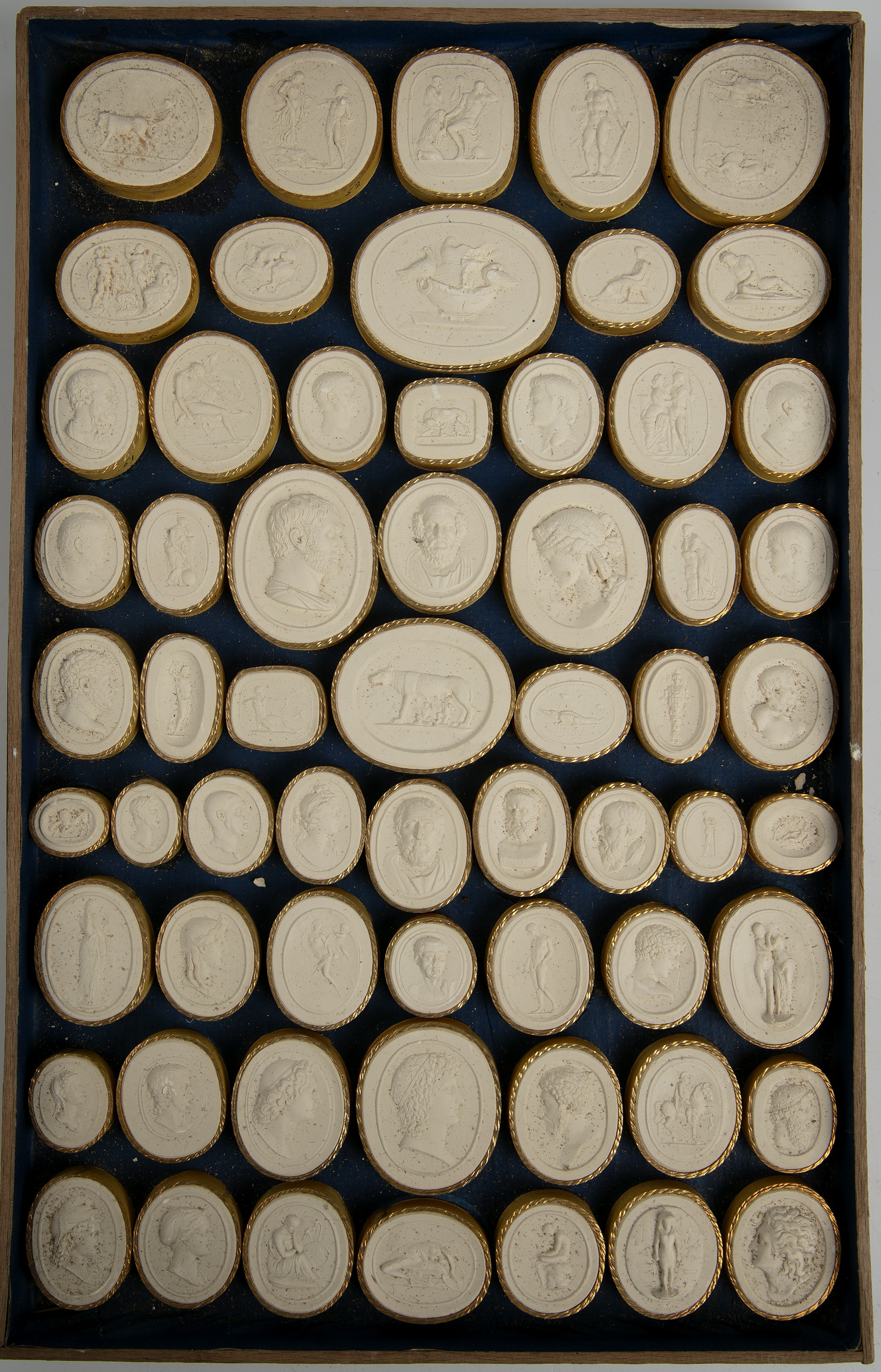 A large collection of Grand Tour plaster relief plaques approximately 400 in wooden trays. - Image 5 of 13
