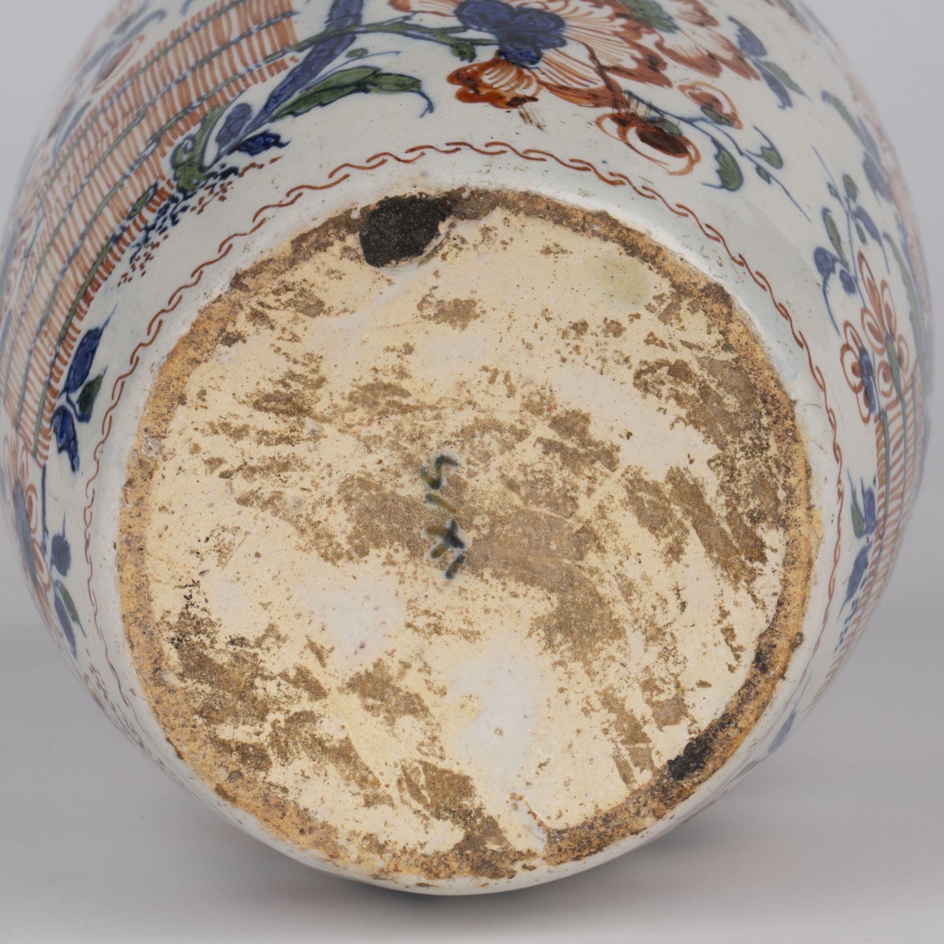 An early 18th century Dutch Delft polychrome vase circa 1720, 10cm wide 14cm high small - Image 3 of 3