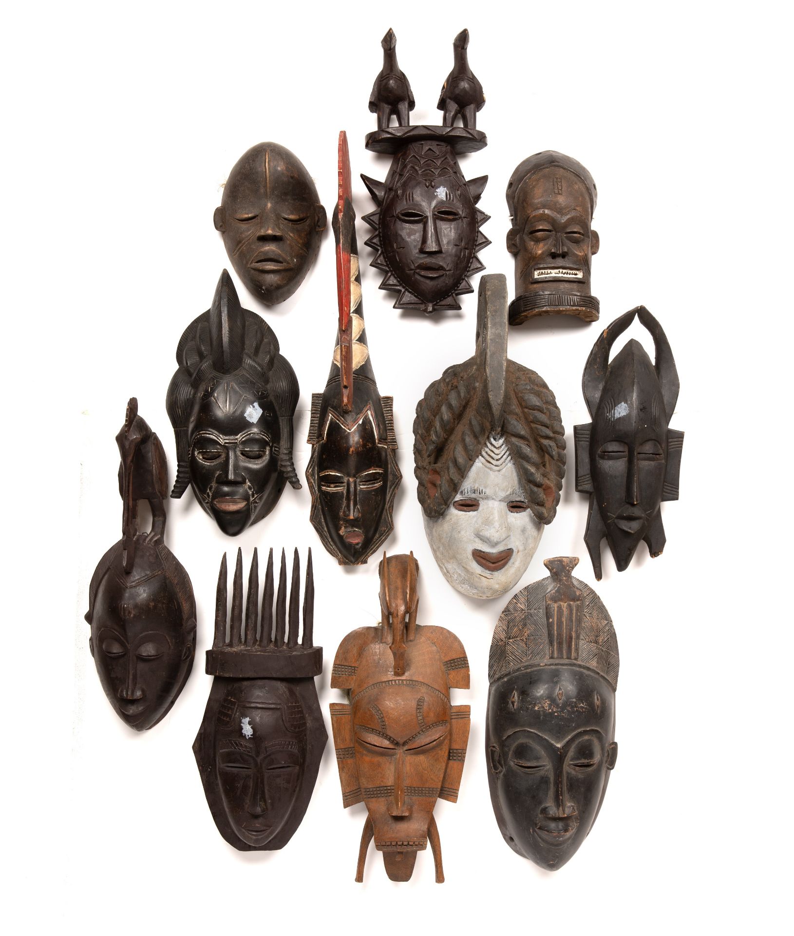 A collection of 26 African Tribal masks - Bild 2 aus 5