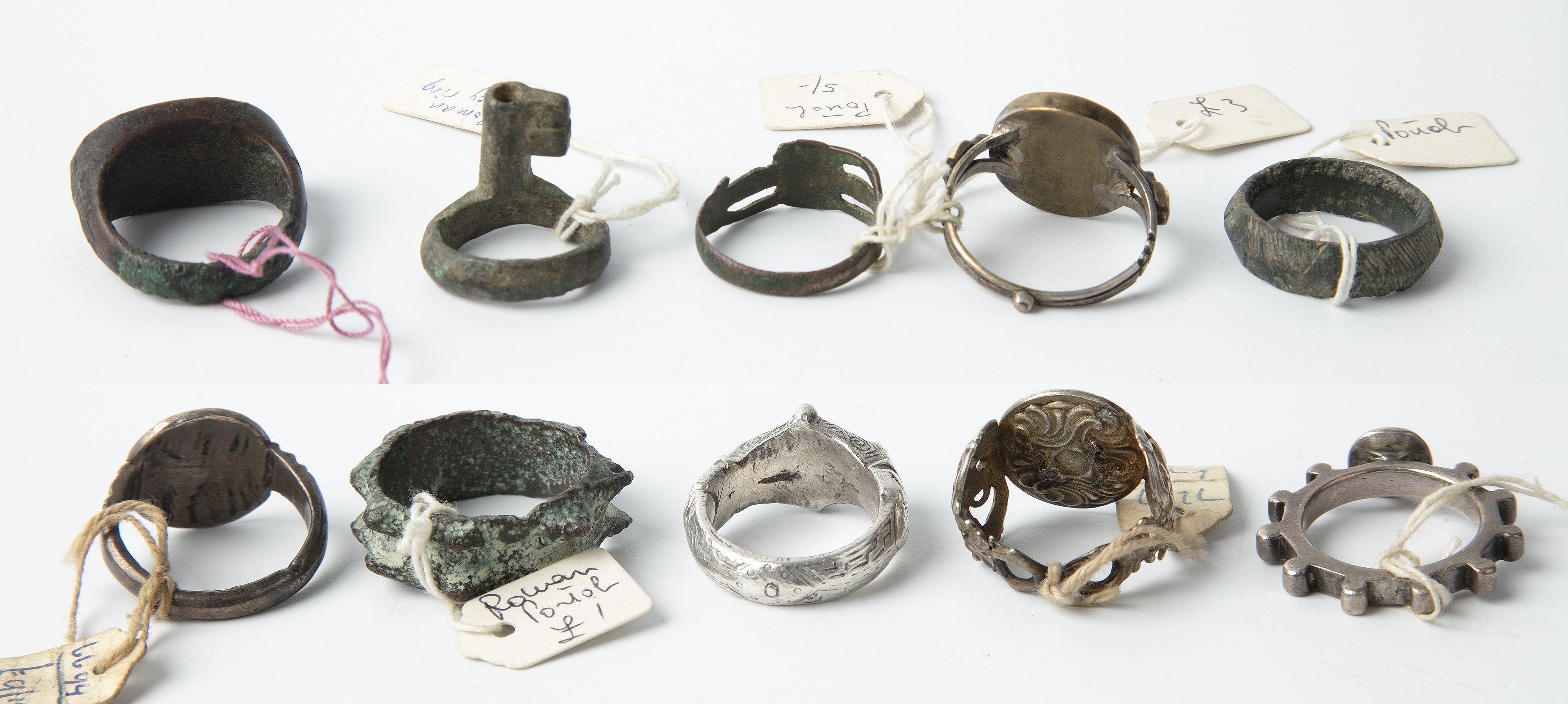 A collection of ten antique rings to include two Roman examples, two 16th century and later German - Image 2 of 2
