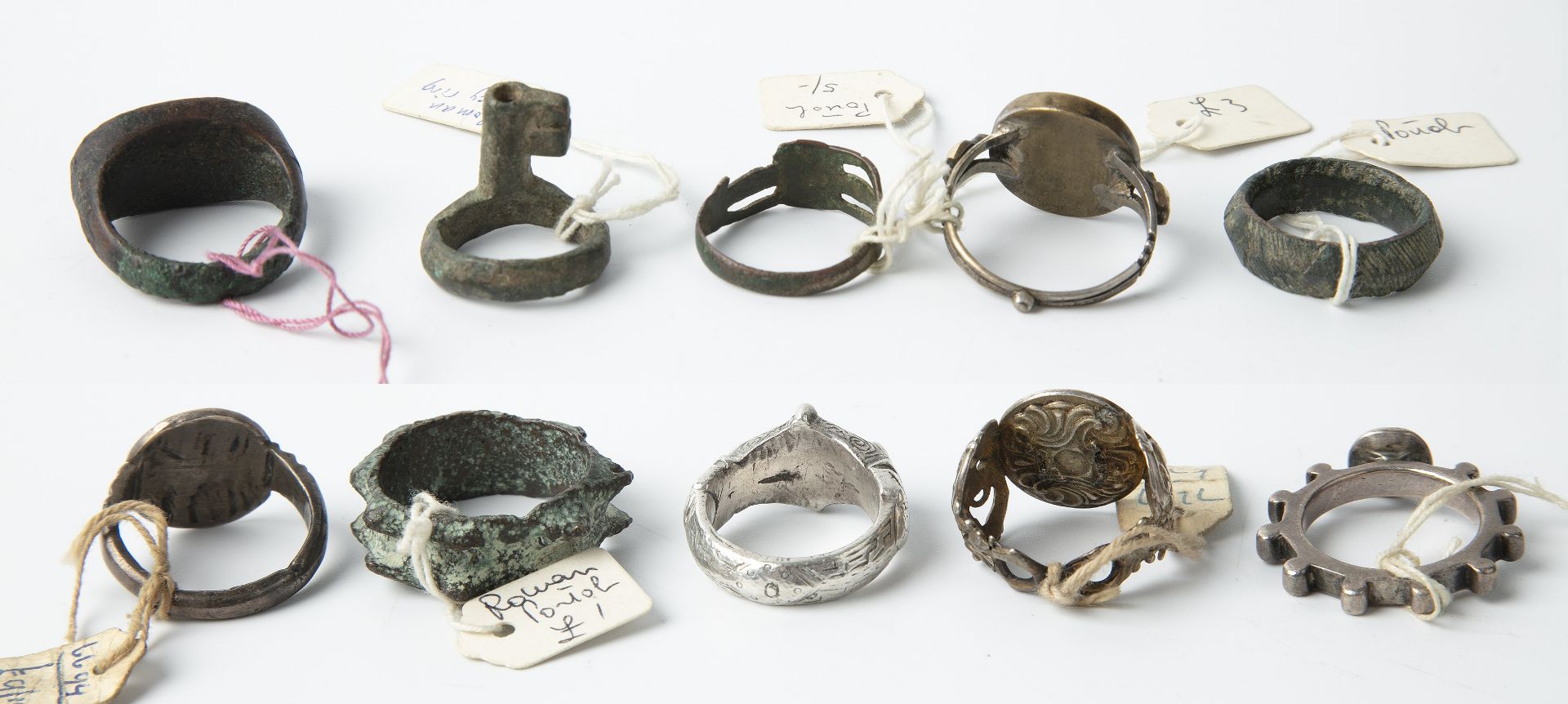 A collection of ten antique rings to include two Roman examples, two 16th century and later German - Bild 2 aus 2