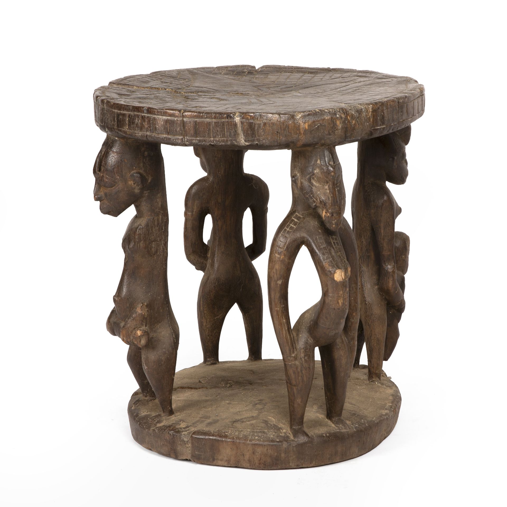 An antique Senufo stool, with four carved fertility figures, 48cm diameter 50cm high - Bild 2 aus 4