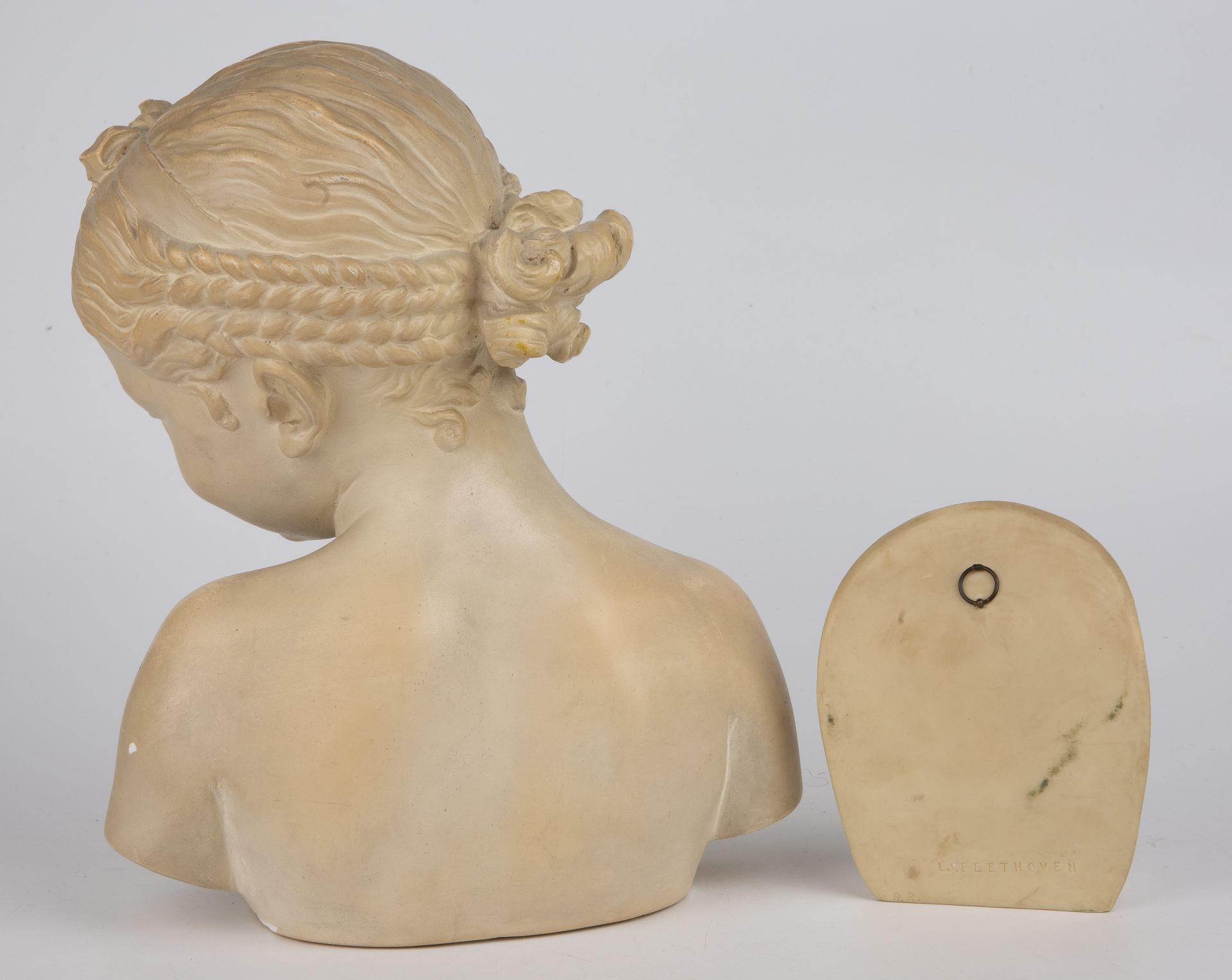 A plaster head a shoulder bust of a girl 26cm wide 34cm high together with a resin death mask of - Bild 2 aus 5