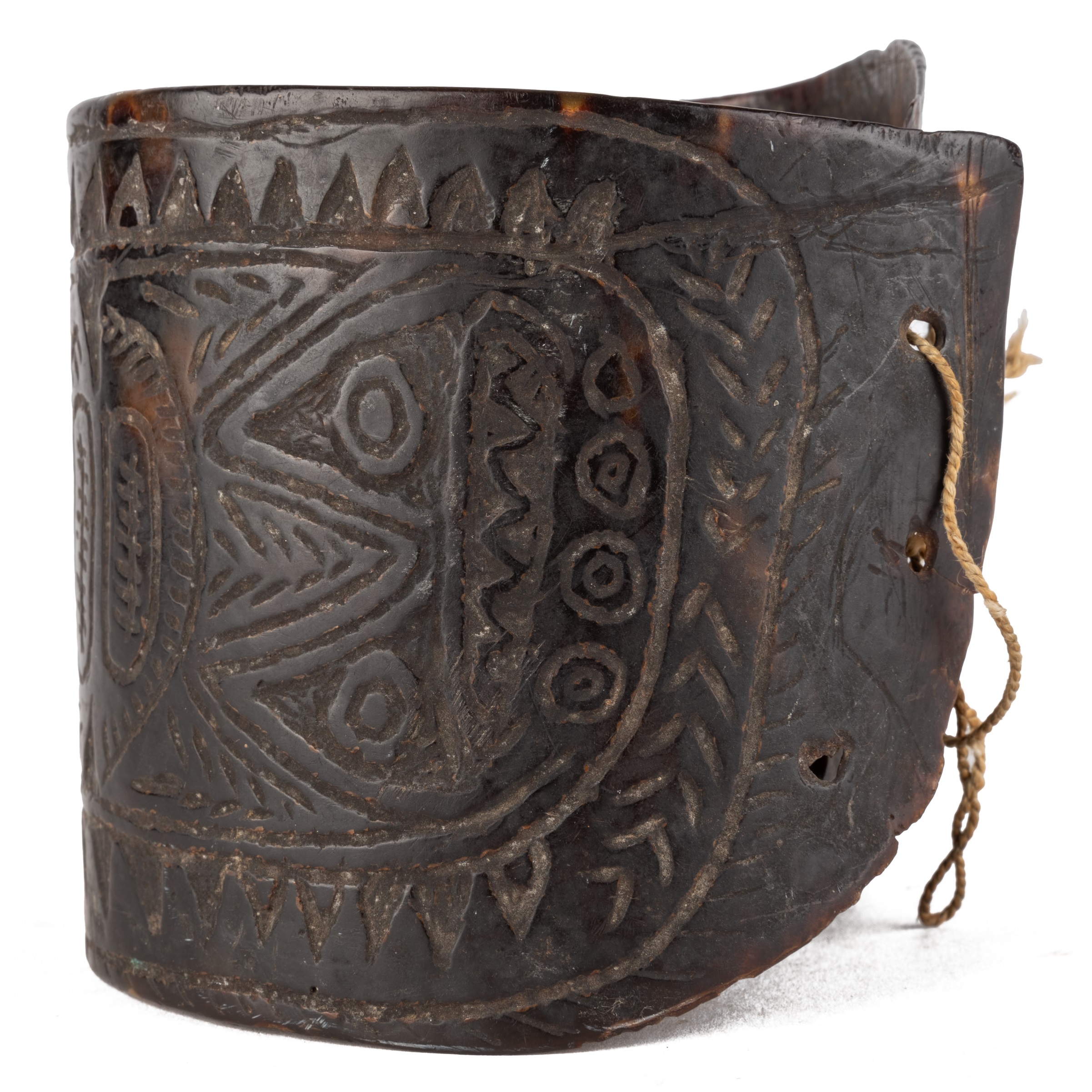 A 19th century lower Sepik Papua New Guinea tortoiseshell bracelet with engraved decoration 10cm - Image 4 of 6