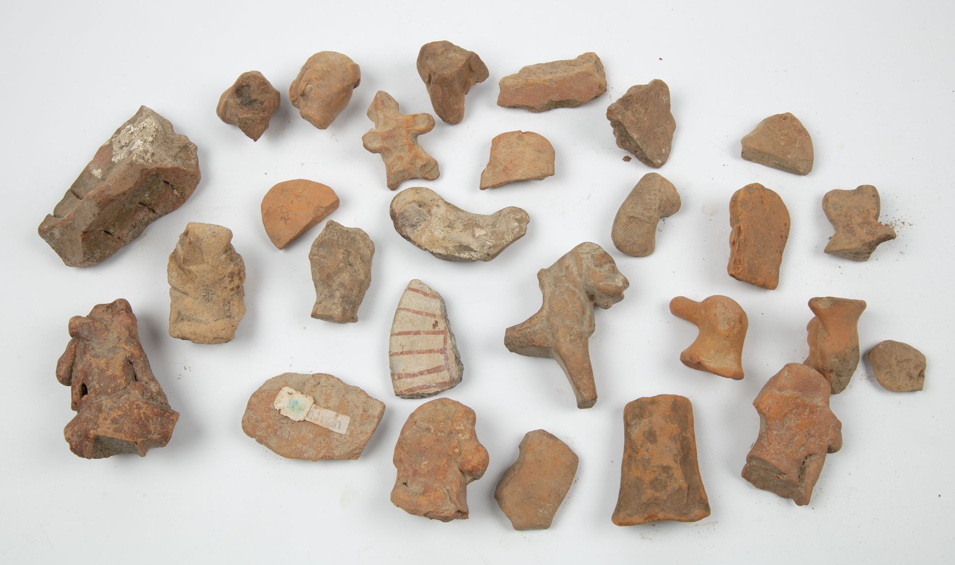 A collection of ancient Indian terracotta figures and fragments to include Ban Chaing Thailand - Bild 4 aus 4