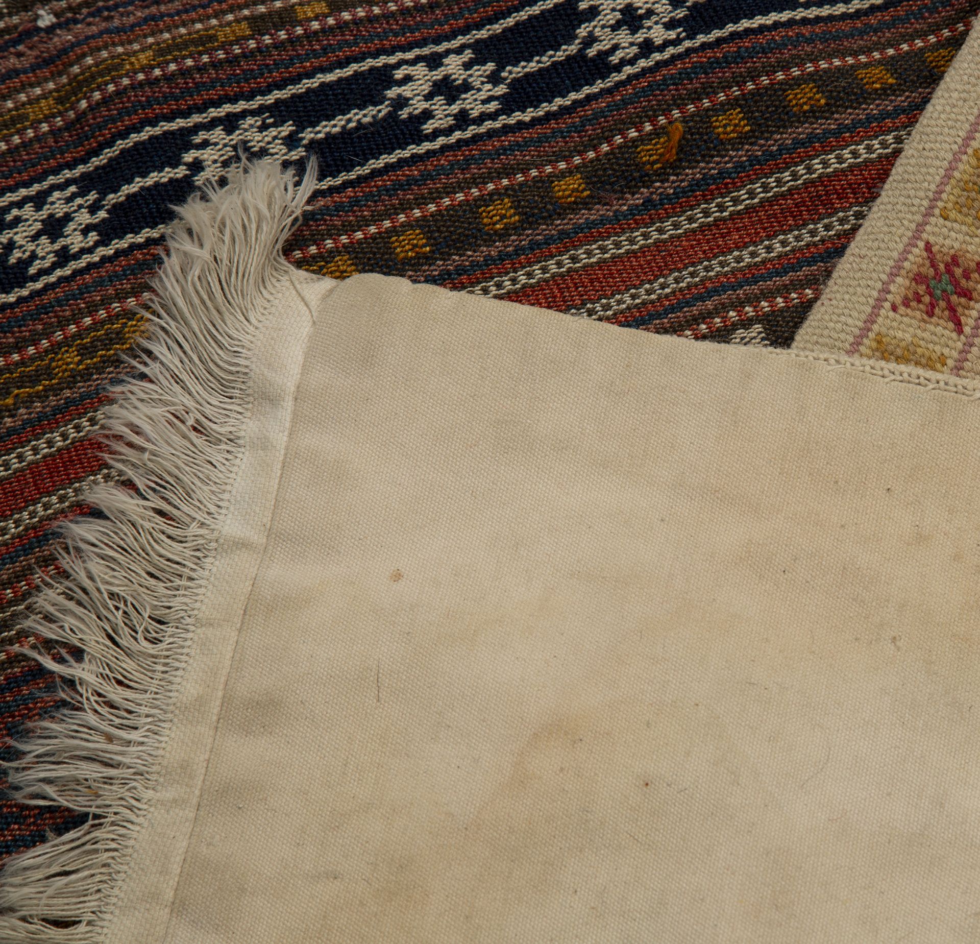 An early 20th century Jajim rug 143cm x 166cm together with a white ground mat (2) - Image 3 of 3