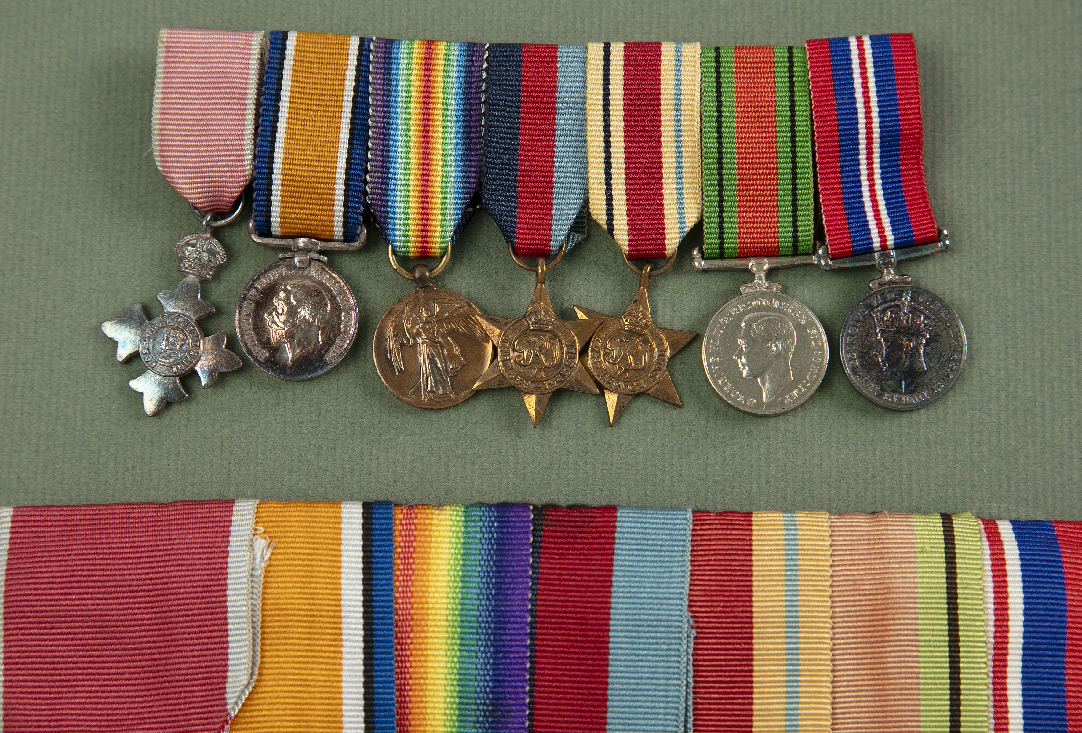 WWI and WWII campaign medals awarded to Captain R Ingham to include an MBE and miniatures, - Bild 3 aus 4