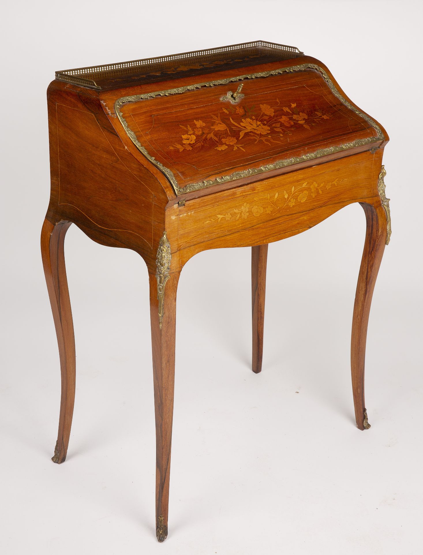 A late 19th century French walnut bureau de dame with marquetry inlay and gilt mounts 67cm wide 44cm - Bild 4 aus 6