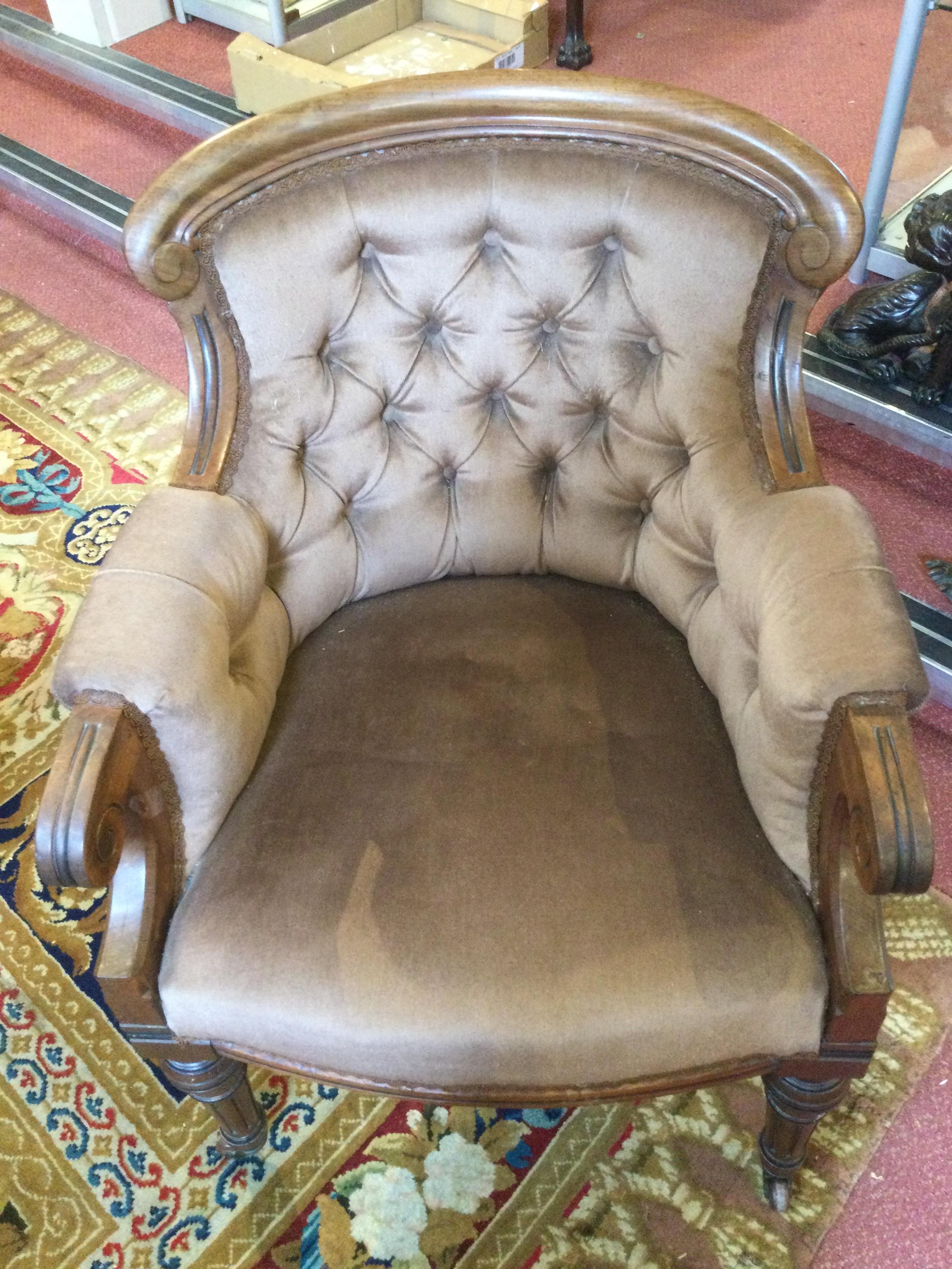 An early Victorian mahogany framed upholstered library armchair with turned and fluted legs 62cm - Bild 15 aus 18